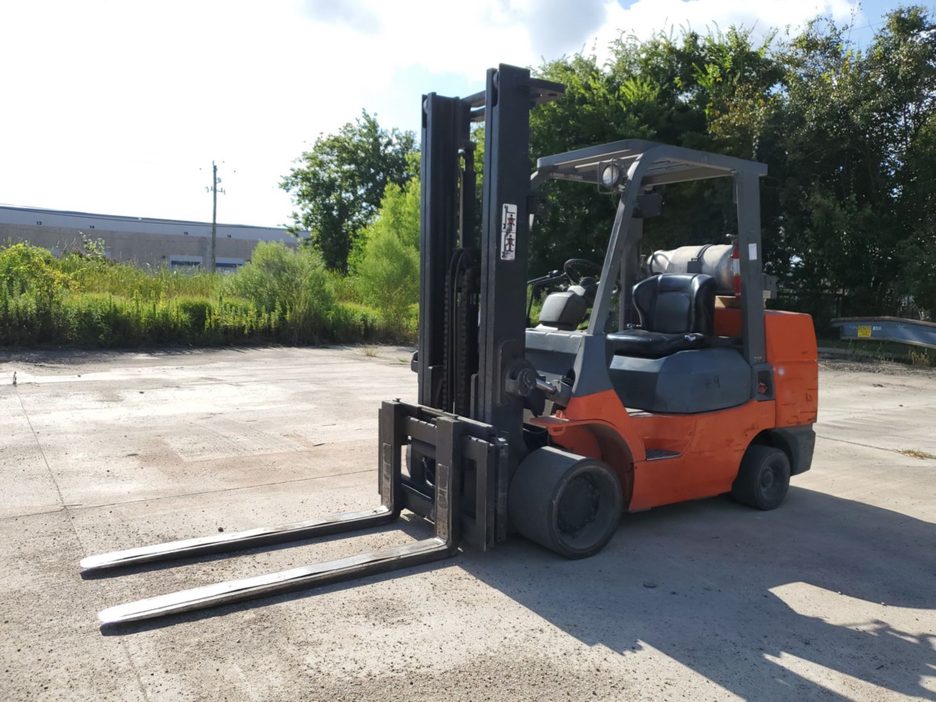 Toyota Forklift W/ Side Shift, 2-Stage Mast, 9, 150 Cap., 132" Max Lift Ht.; 60" Forks; 5, 760hrs