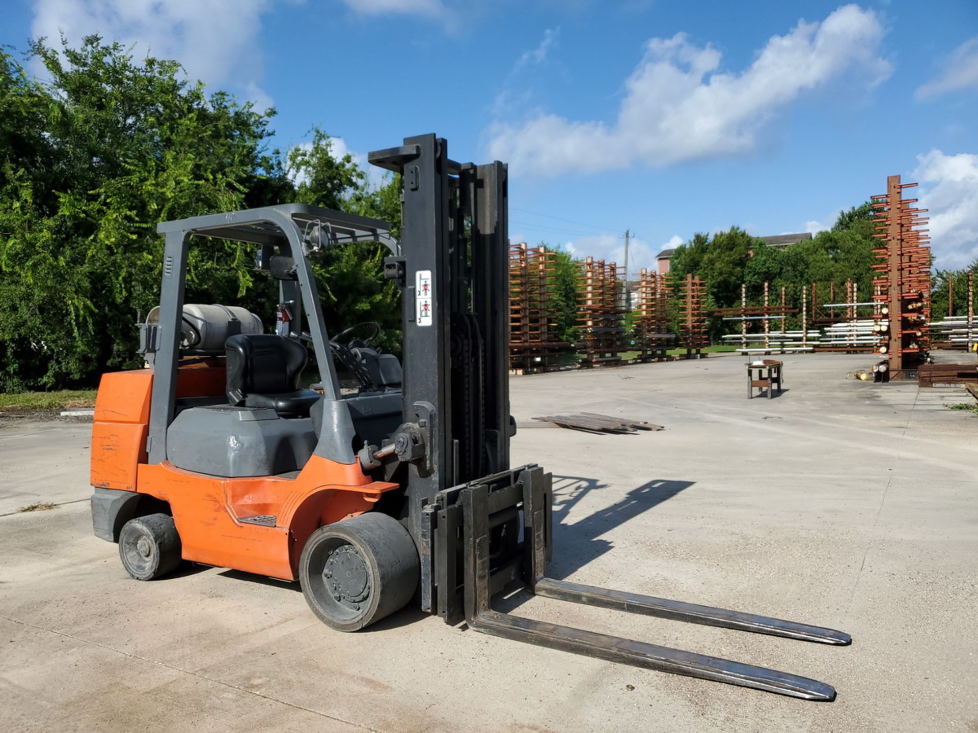 Toyota Forklift W/ Side Shift, 2-Stage Mast, 9, 150 Cap., 132" Max Lift Ht.; 60" Forks; 5, 760hrs - Image 2 of 9