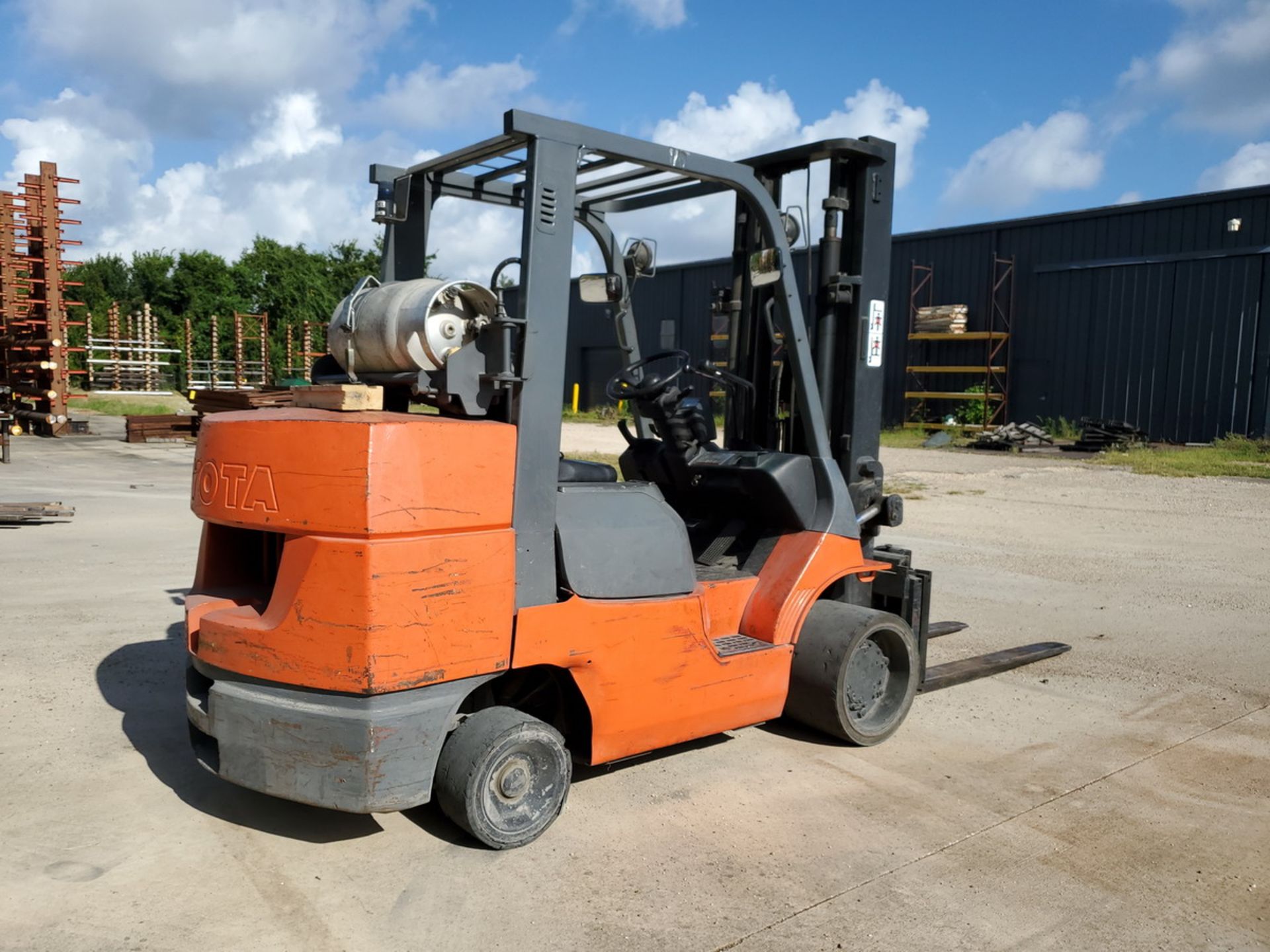 Toyota Forklift W/ Side Shift, 2-Stage Mast, 9, 150 Cap., 132" Max Lift Ht.; 60" Forks; 5, 760hrs - Image 3 of 9