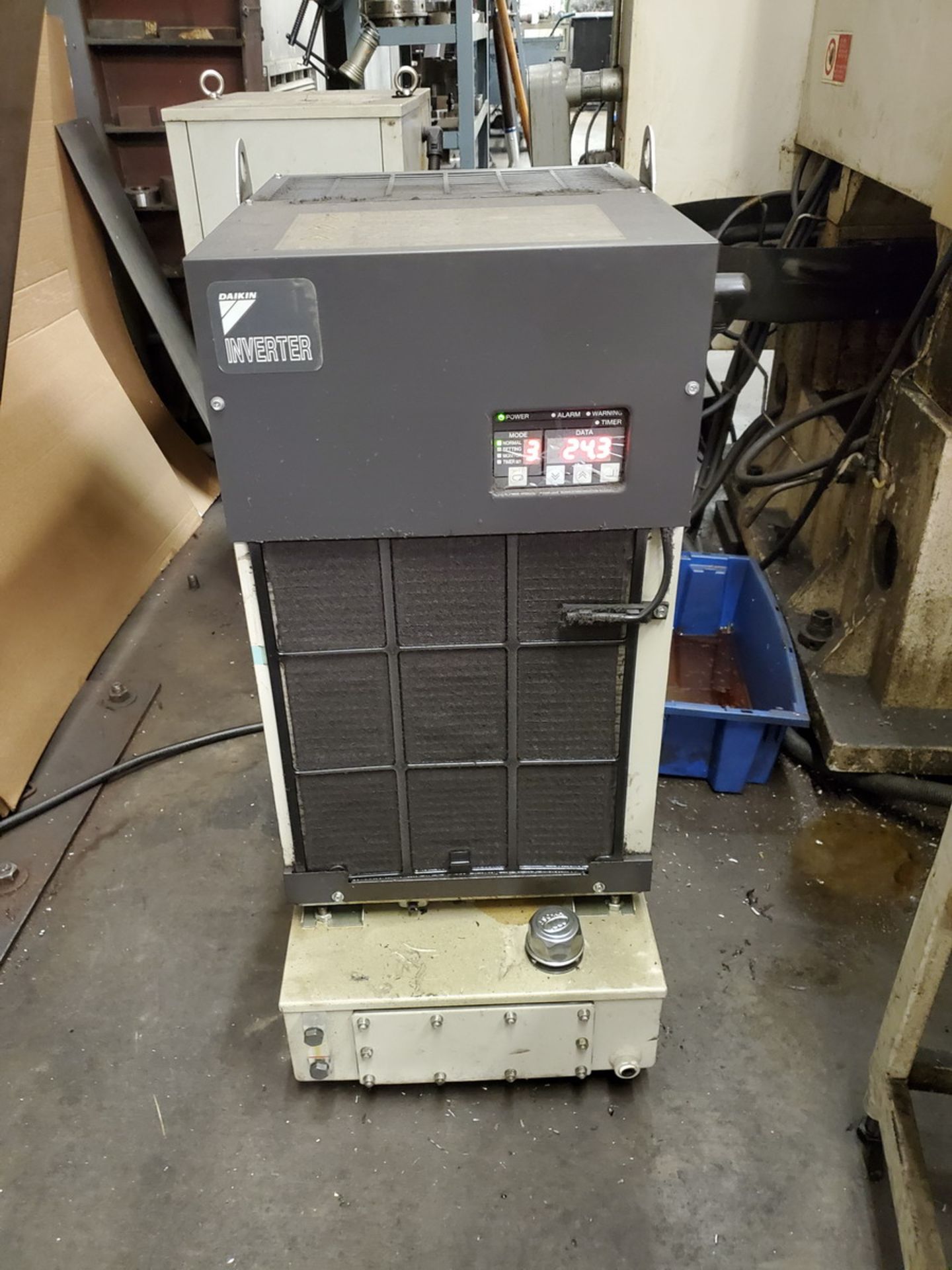 Daewoo DMV650 NC Mill 220V, 60HZ, 3PH, 150A; W/ 12" 4-Jaw Chuckl; W/ Oil Cooling Inverter; W/ - Image 13 of 16