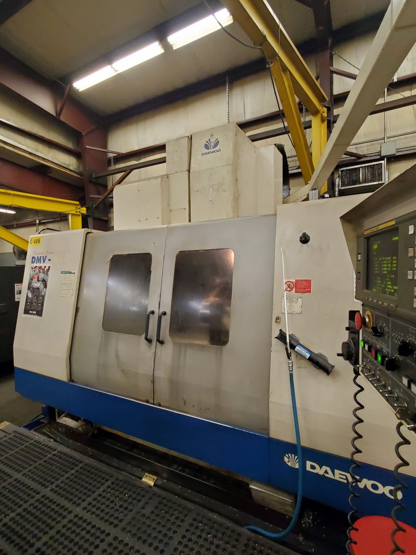 Daewoo DMV650 NC Mill 220V, 60HZ, 3PH, 150A; W/ 12" 4-Jaw Chuckl; W/ Oil Cooling Inverter; W/ - Image 4 of 16