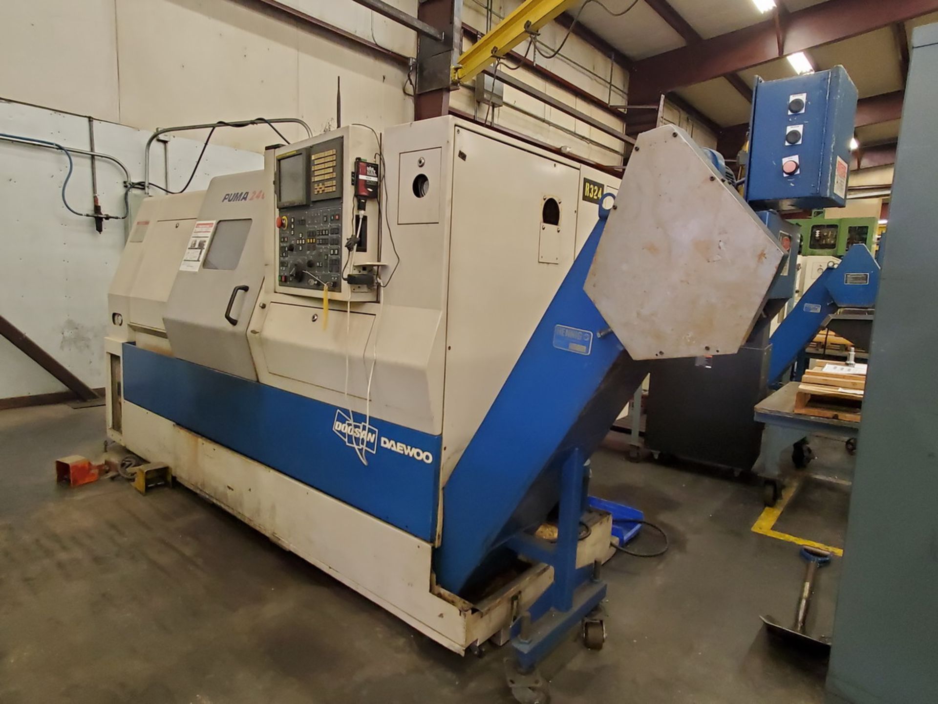 Doosan Puma 240 NC Lathe AC200/220V, 3PH, 50/60HZ, 32.62KVA; X/Z Axis; W/ Hennig Chip Conveyor, - Image 2 of 10