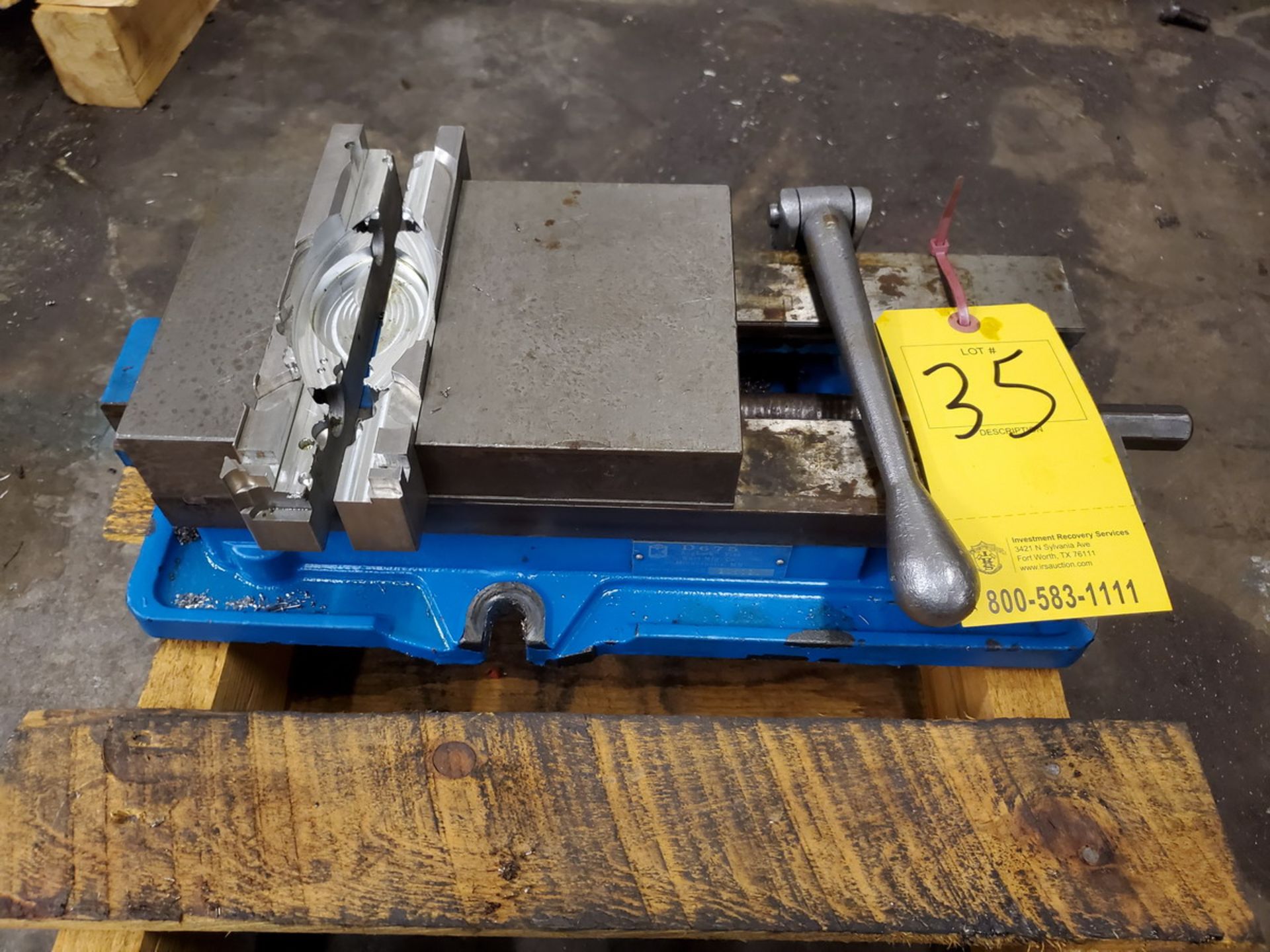 Kurt 675 6" Vise W/ Jaws