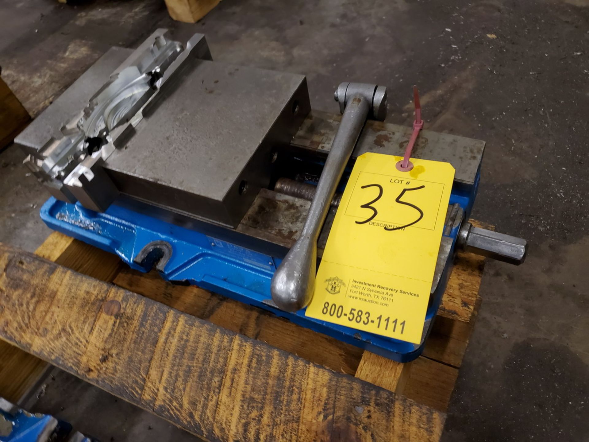 Kurt 675 6" Vise W/ Jaws - Image 3 of 3