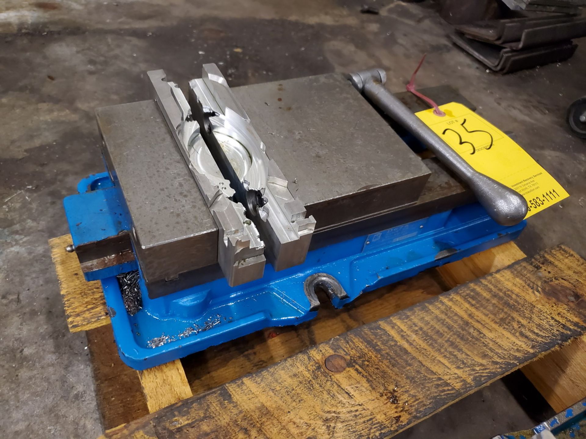 Kurt 675 6" Vise W/ Jaws - Image 2 of 3