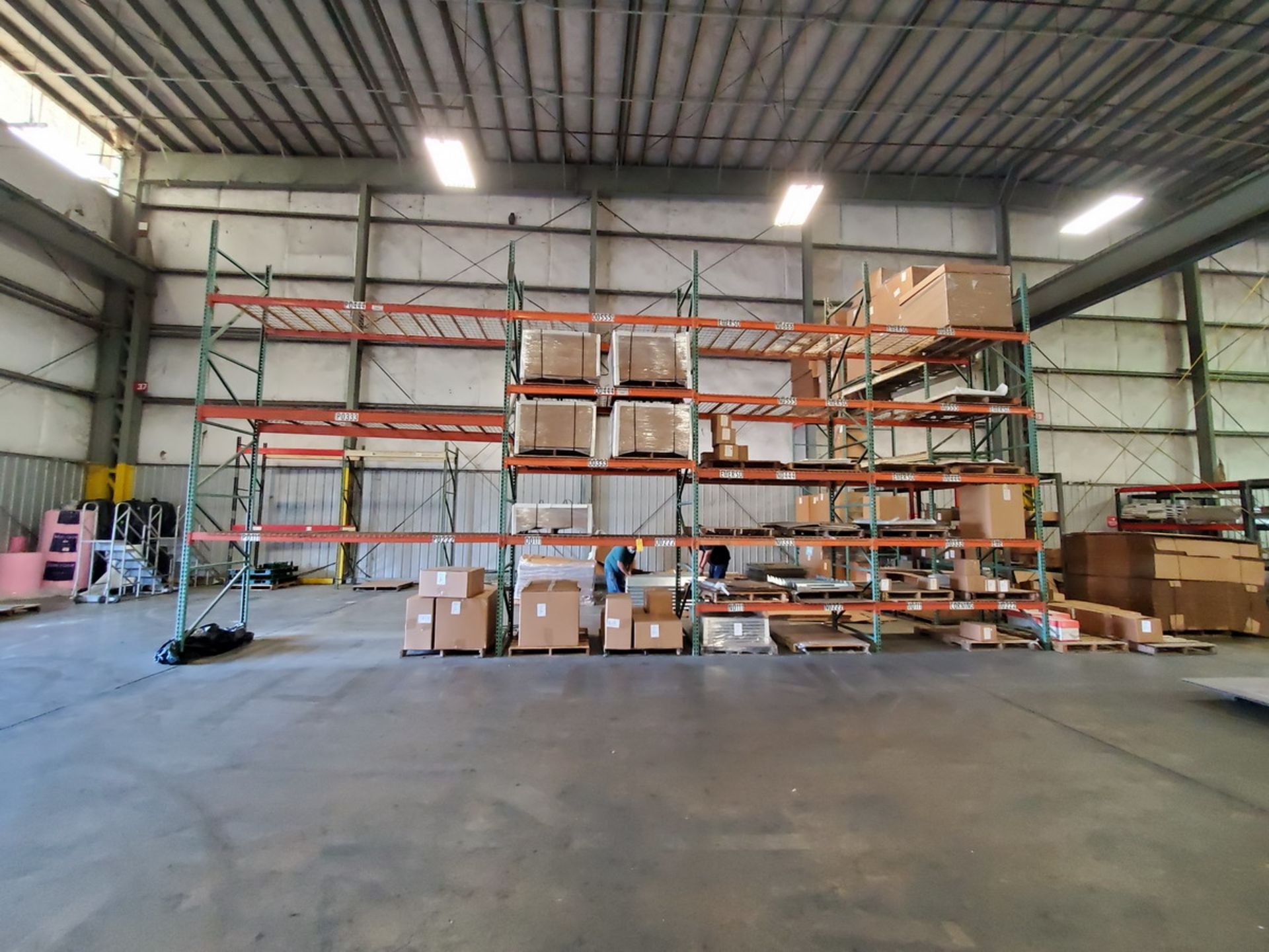 Pallet Racking (8) 17' x 4' Uprights, (26) 8' Crossbeams, 12'6" Crossbeams