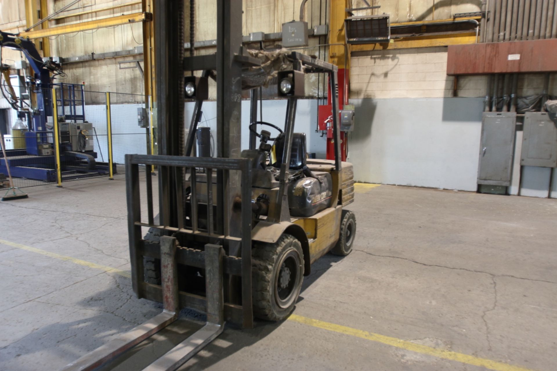 Caterpillar DP25 Forklift, Cap: 5,000 lbs, Lift Ht: 120", Pneumatic Tires - Image 4 of 5