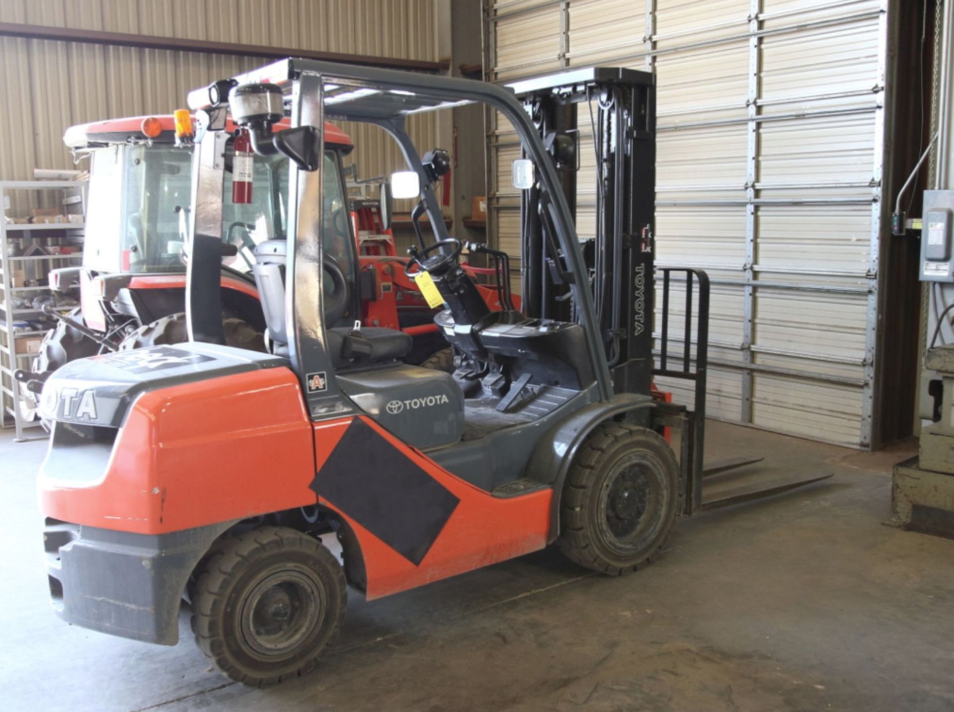 2019 TOYOTA 8FDU32 FORKLIFT, Cap: 6,000 lbs, Lft Ht: 187”