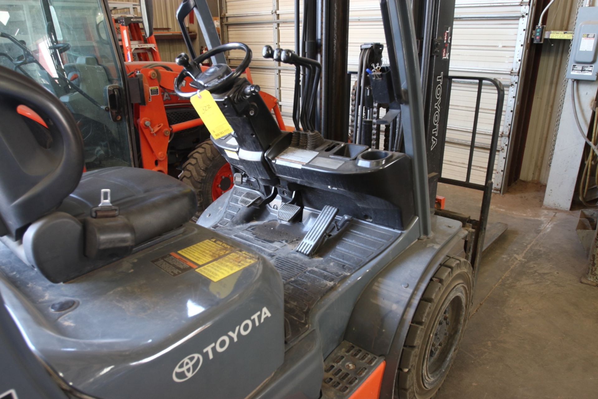 2019 TOYOTA 8FDU32 FORKLIFT, Cap: 6,000 lbs, Lft Ht: 187” - Image 3 of 7