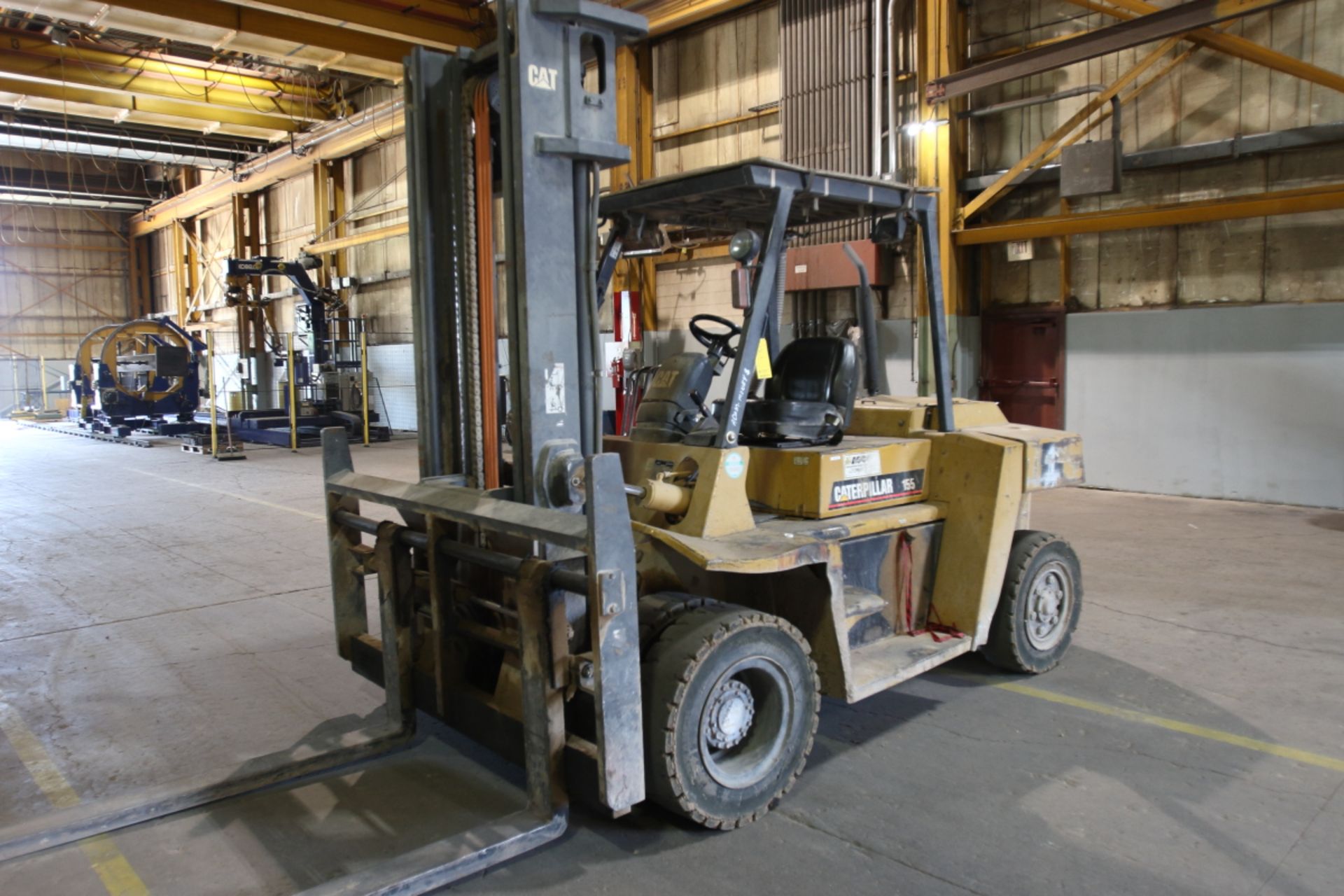 Caterpillar DP70 Forklift, Cap: 15,500 lbs, Lift Ht: 197", Pneumatic Tires