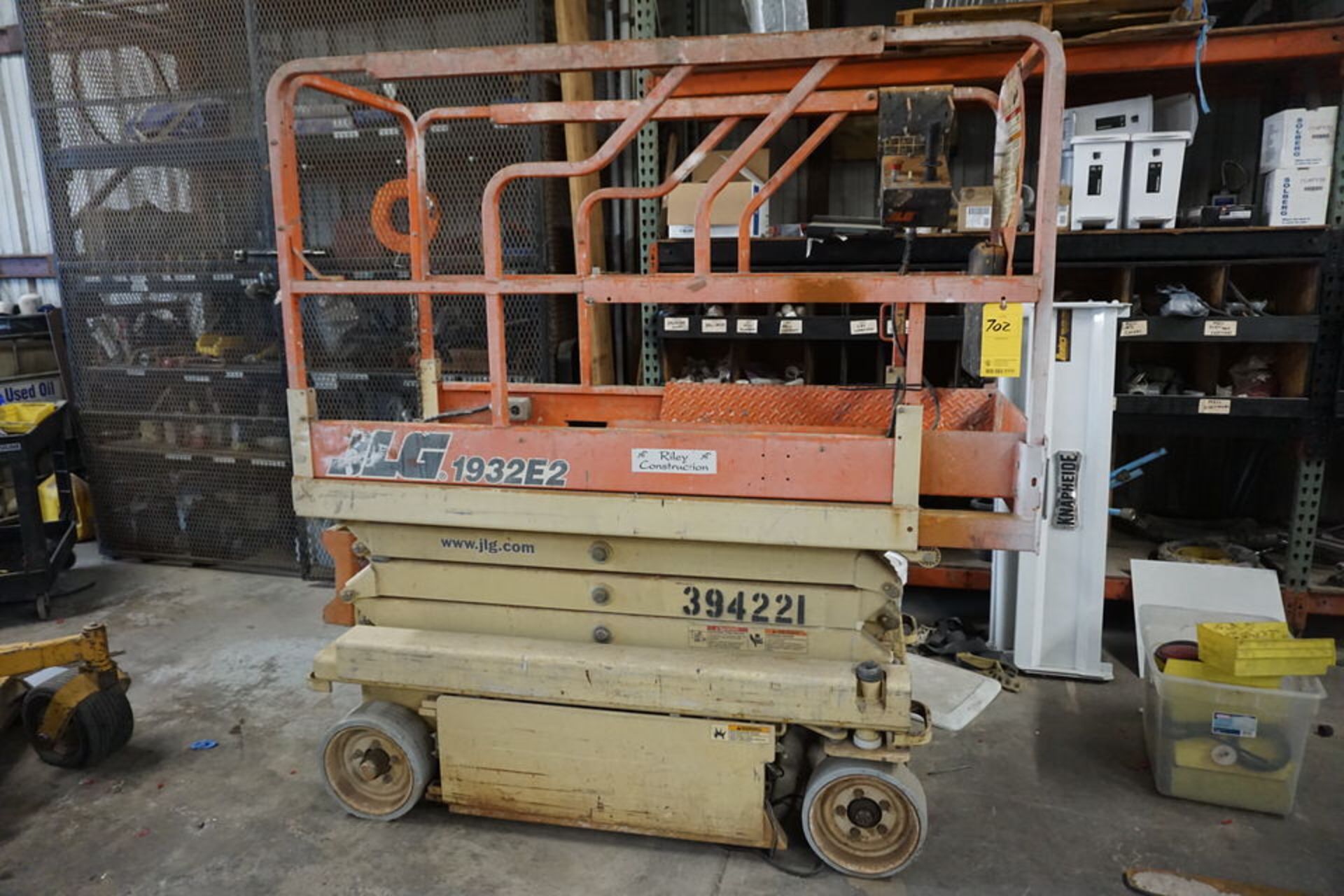 JLG 1932E2 Scissor Lift, Working Ht: 19', Basket Cap: 500 lbs