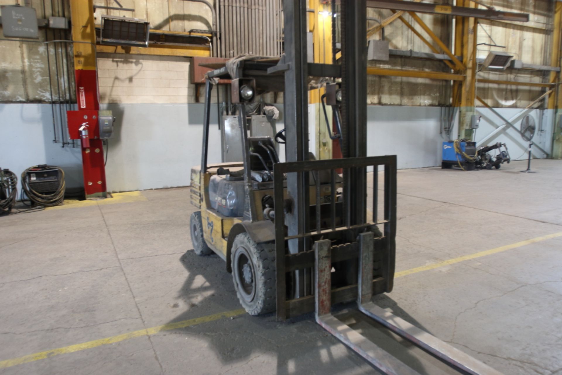 Caterpillar DP25 Forklift, Cap: 5,000 lbs, Lift Ht: 120", Pneumatic Tires - Image 3 of 5