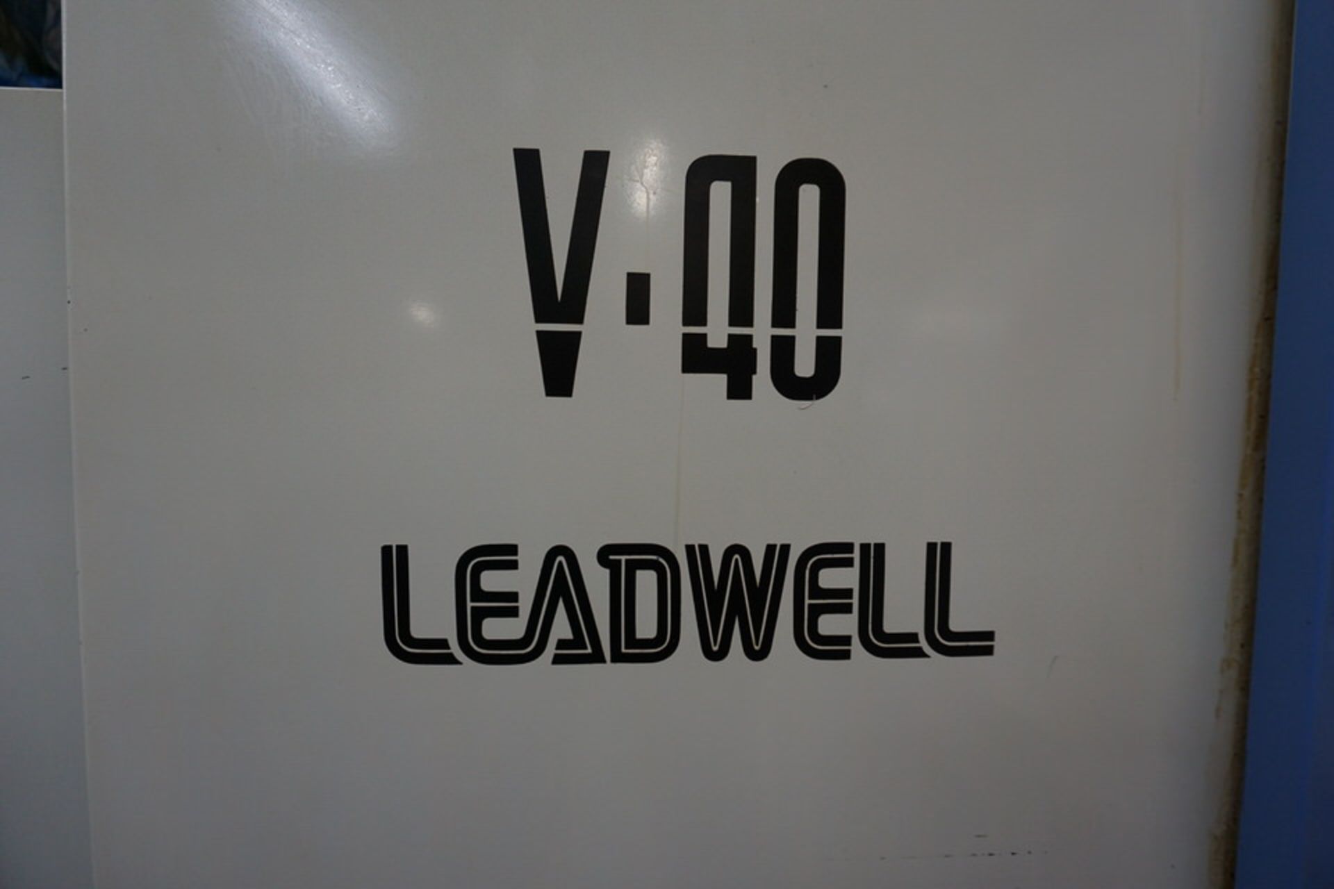 LEADWELL CV-40 CNC MACHINING CENTER, MITSUBISHI CONTROLS, 20 TOOL ATC, TRAVELS: X-40", Y-20", Z-20", - Image 2 of 10