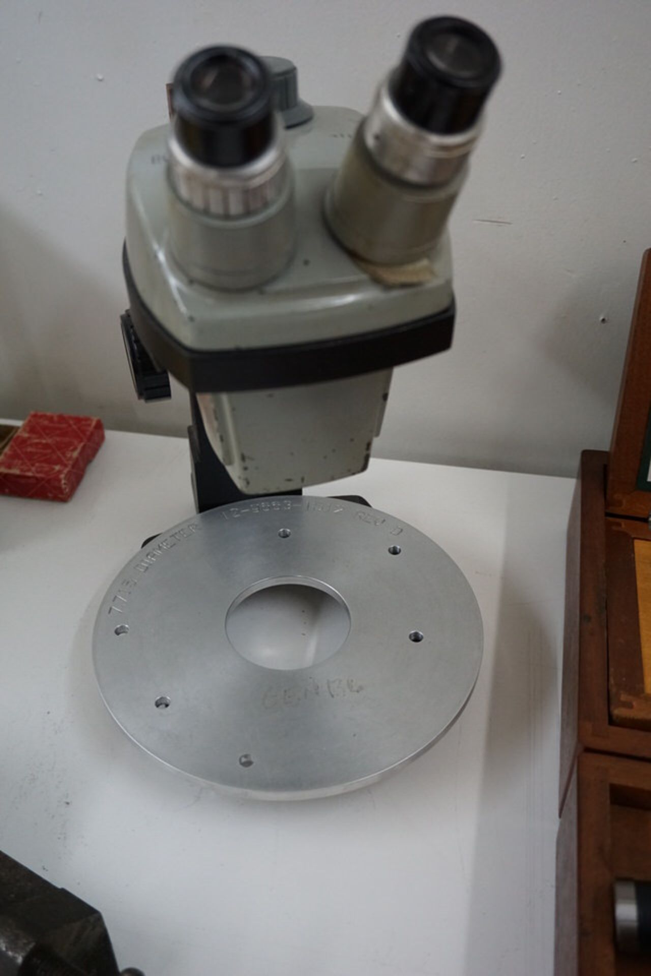 BAUSCH & LAMB MICROSCOPE, 0.7-3X W/ ASSORT INSPECTION ACCESSORIES AS SHOWN - Image 2 of 3