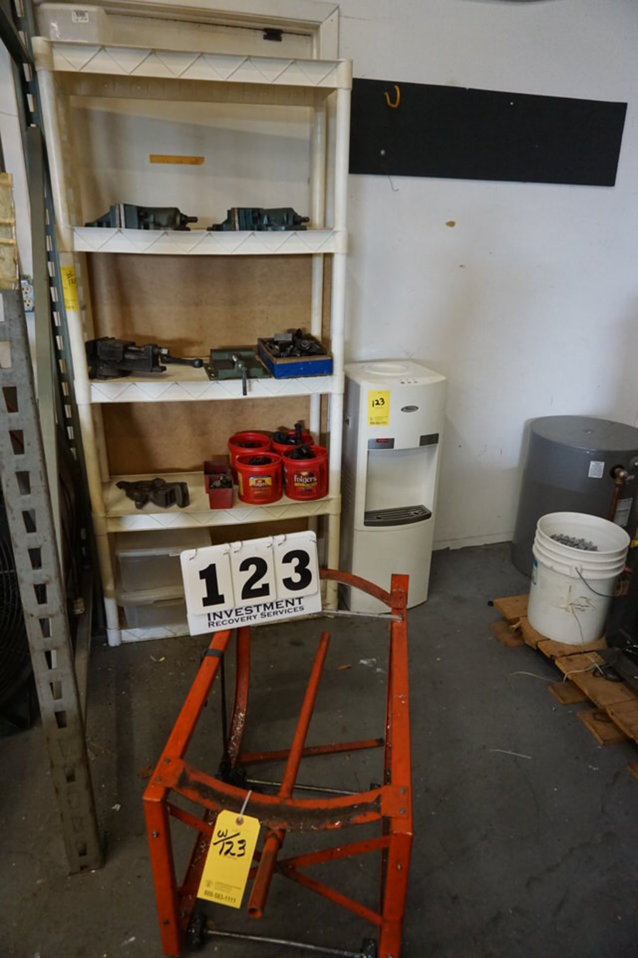 LOT SHELF W/ CONT: ASSORT VICES, TIE DOWNS, WATER COOLER, DRUM DOLLIE