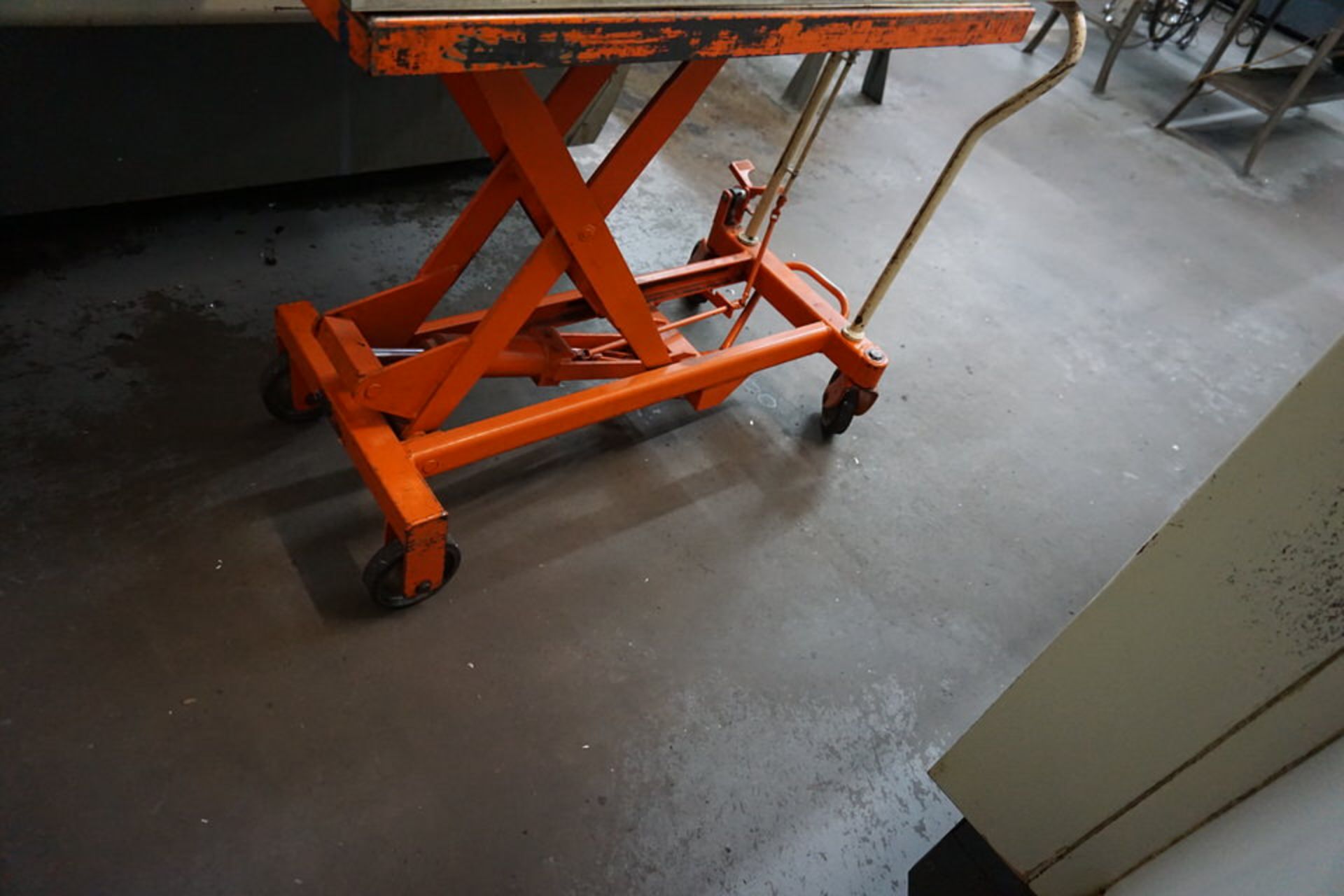 HYDRAULIC LIFT DIE CART, 5,000 LN CAP, NO CONTENTS - Image 2 of 2