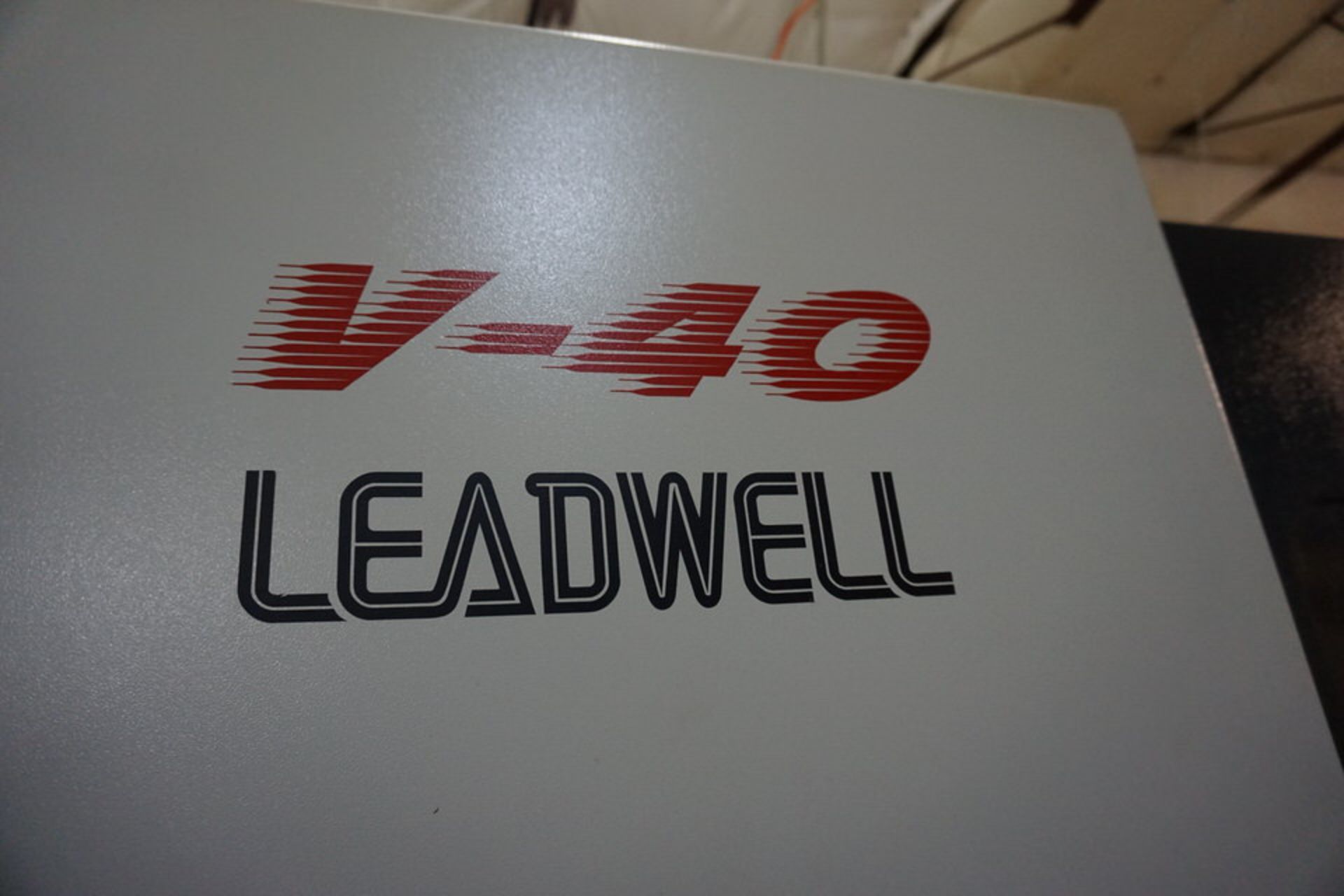 2014 LEADWELL V-40 CNC MACHINING CENTER, FANUC OI-MD CONTROL, 20 TOOL ATC, TRAVELS: X-40", Y-20", - Image 2 of 10