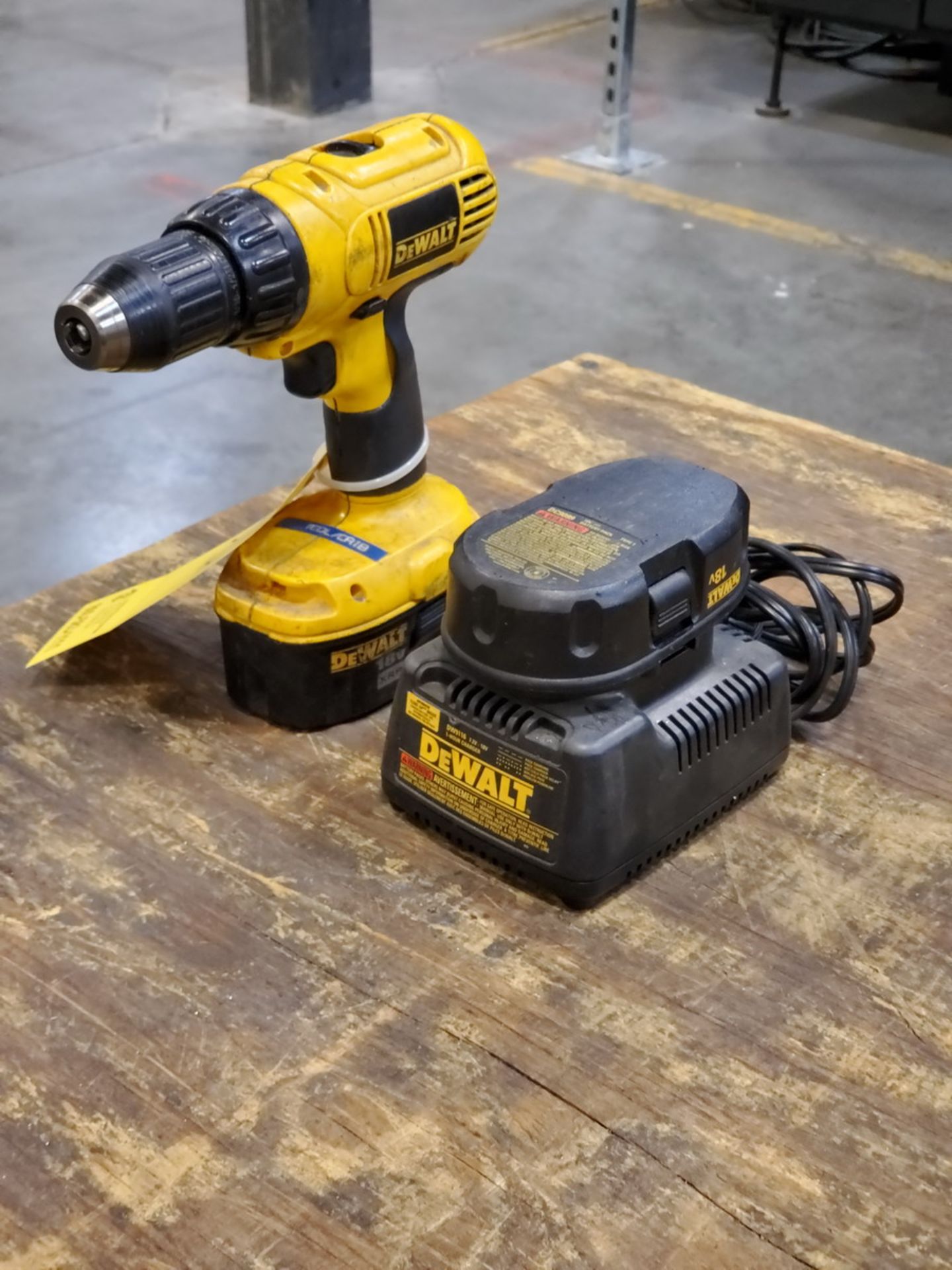 Dewalt DC970 1/2" Cordless Drill 18V, W/ Charger & Spare Battery - Image 2 of 3