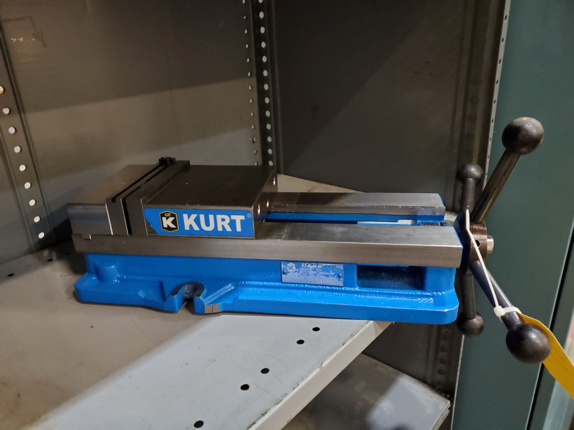 Kurt 6" AngLock Vise - Image 2 of 3