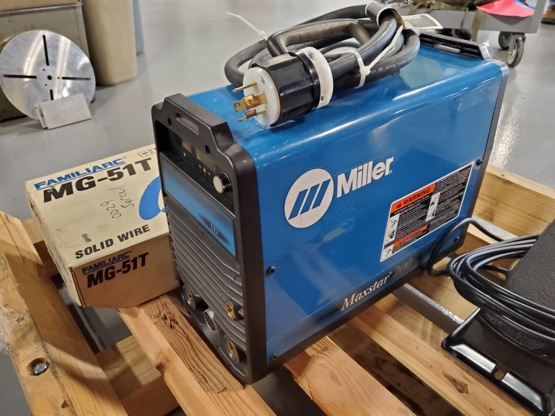 Miller Maxstar 200 Tig Welder 115-460V, 50/60HZ, 1/3PH, 1-200A; W/ Foot Control, Tig Gun Gun & - Image 4 of 8