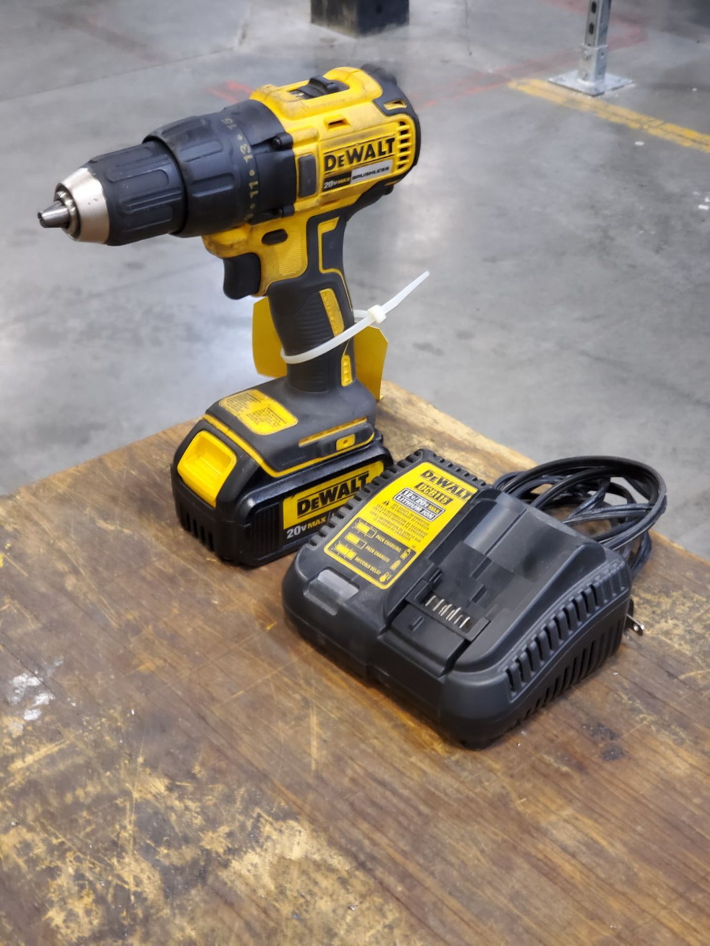 Dewalt DCD777 1/2" Cordless Drill 20V Max, 2AH - Image 2 of 4