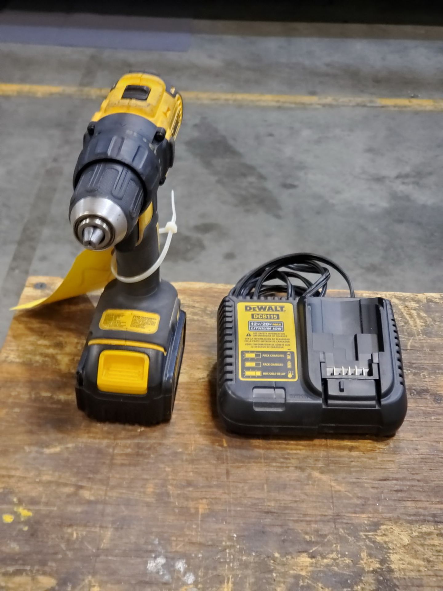 Dewalt DCD777 1/2" Cordless Drill 20V Max, 2AH