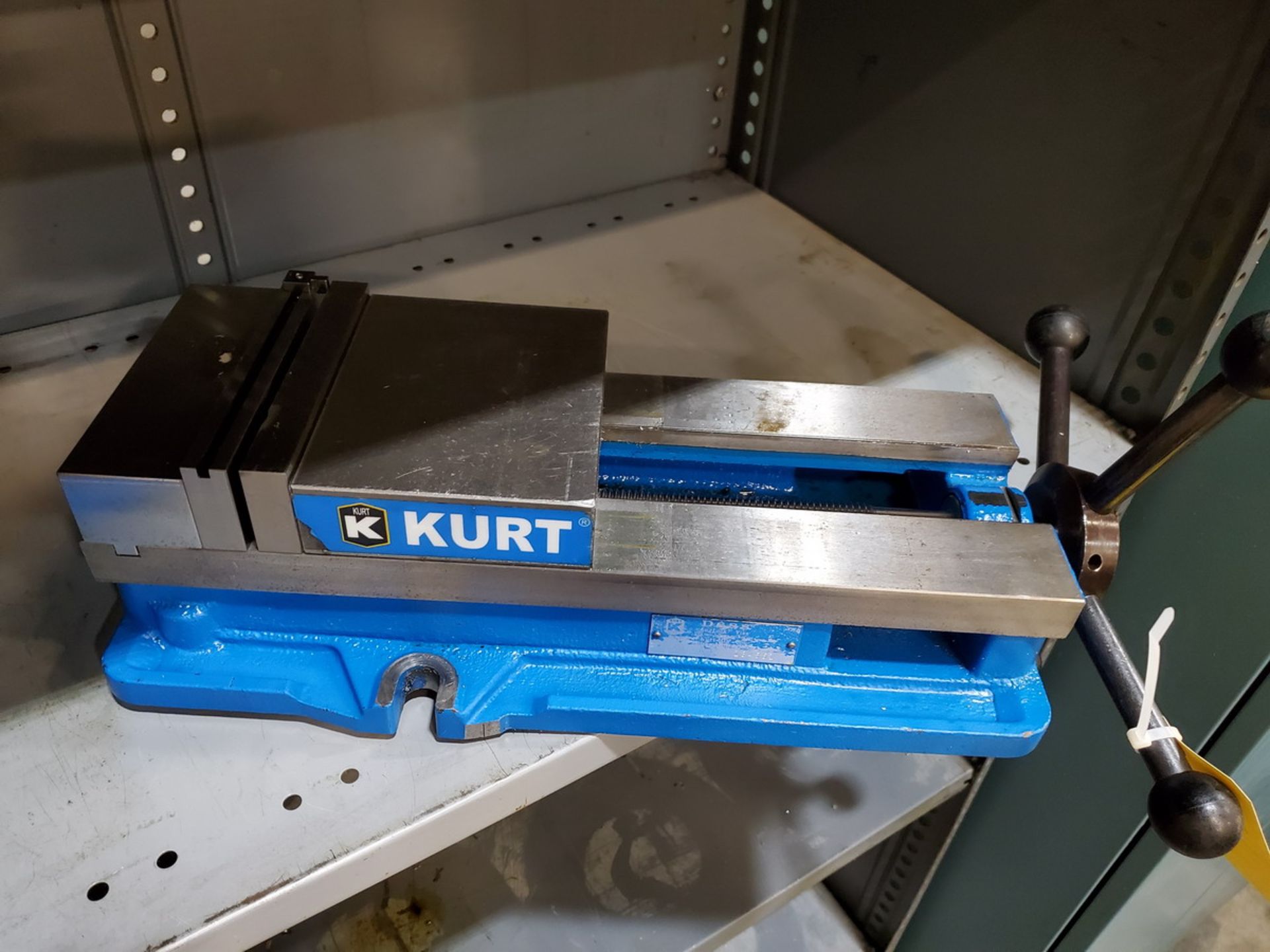 Kurt 6" AngLock Vise - Image 3 of 3