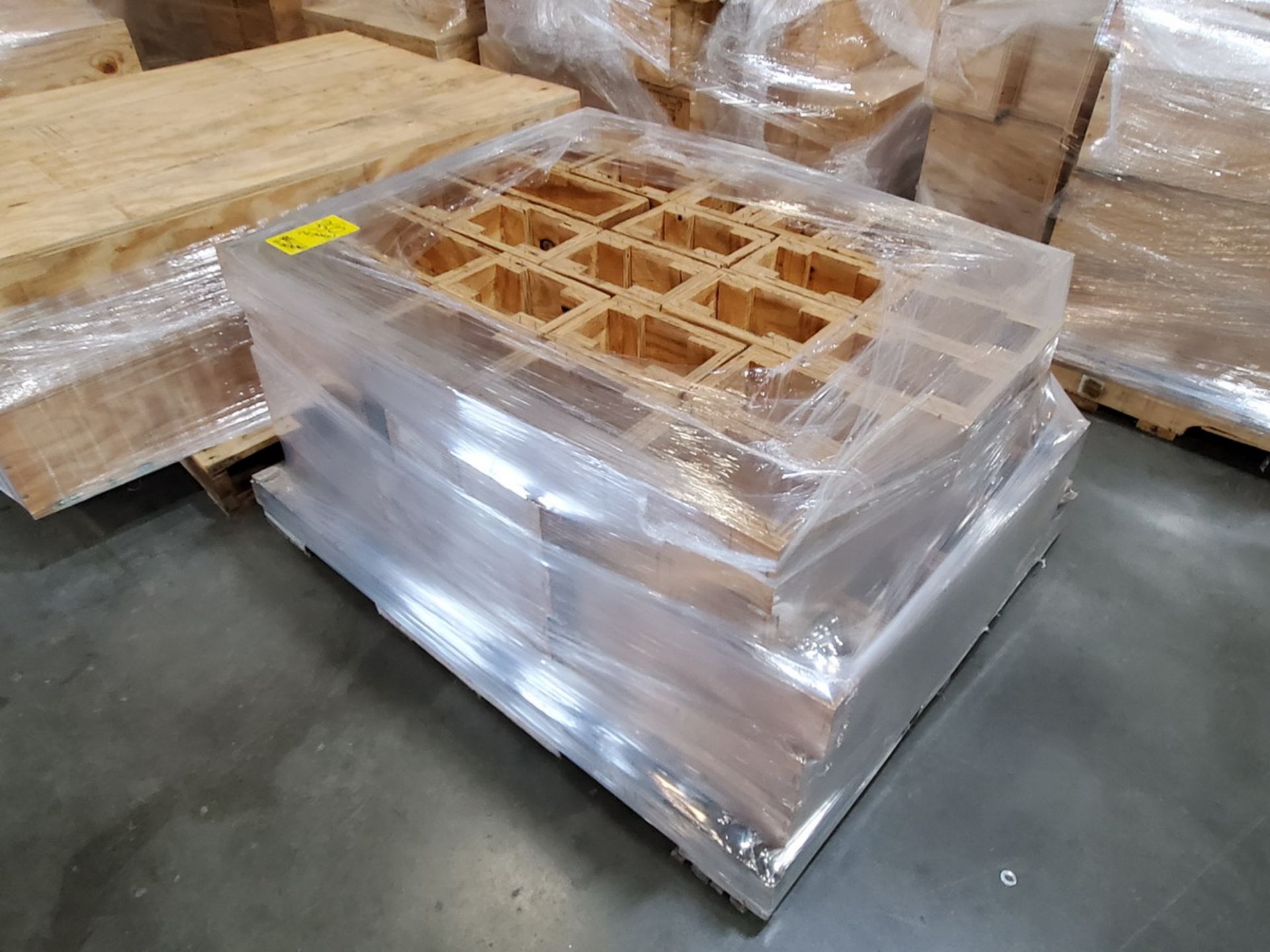 Assorted Wood Crates Range: 9" x 6" x 4" - 86" x 51" x 42" - Image 2 of 13