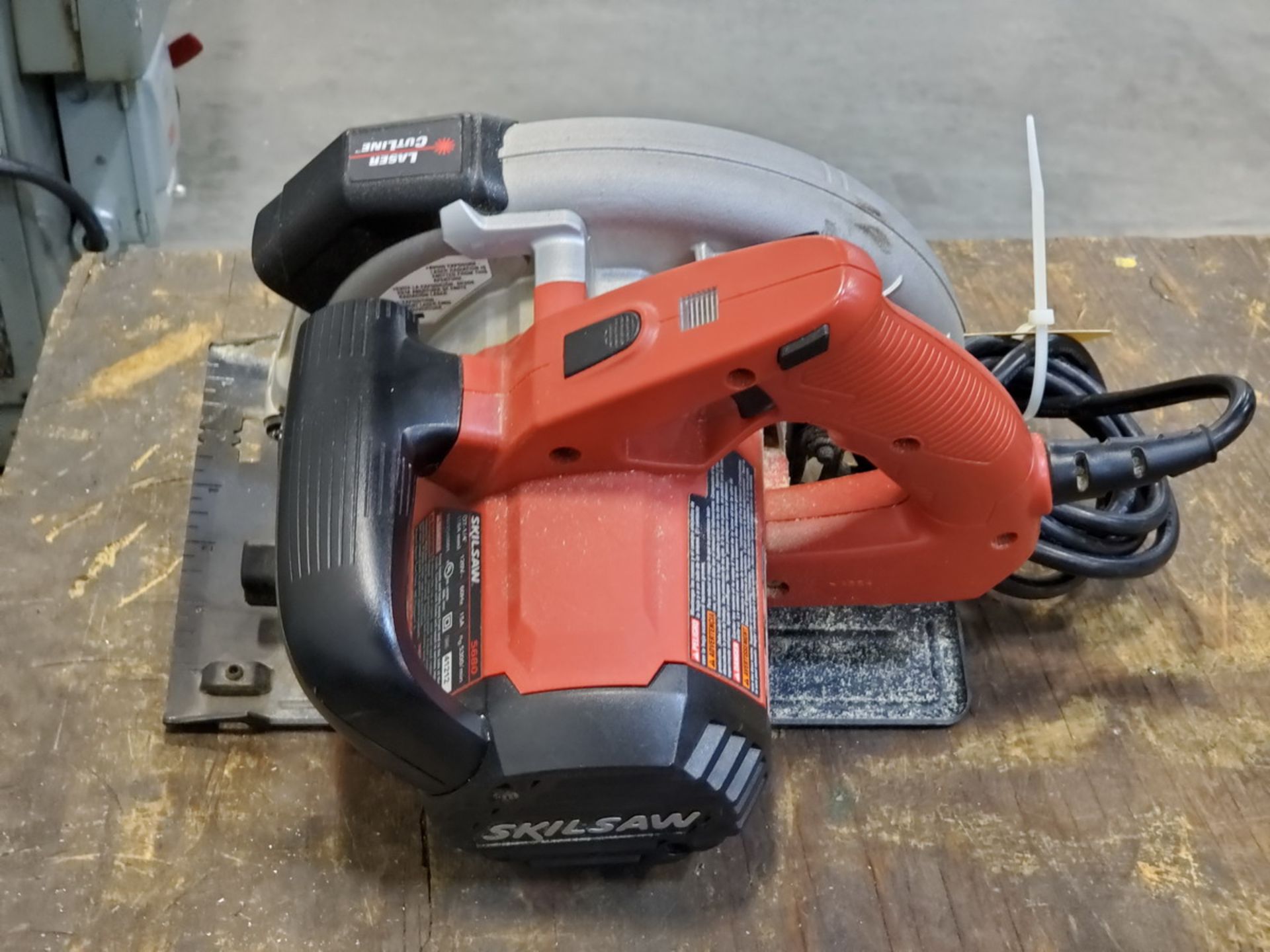 Skilsaw 7-1/4" Circular Saw W/ Laser 120V, 15A, 60HZ, 5300/min - Image 4 of 7