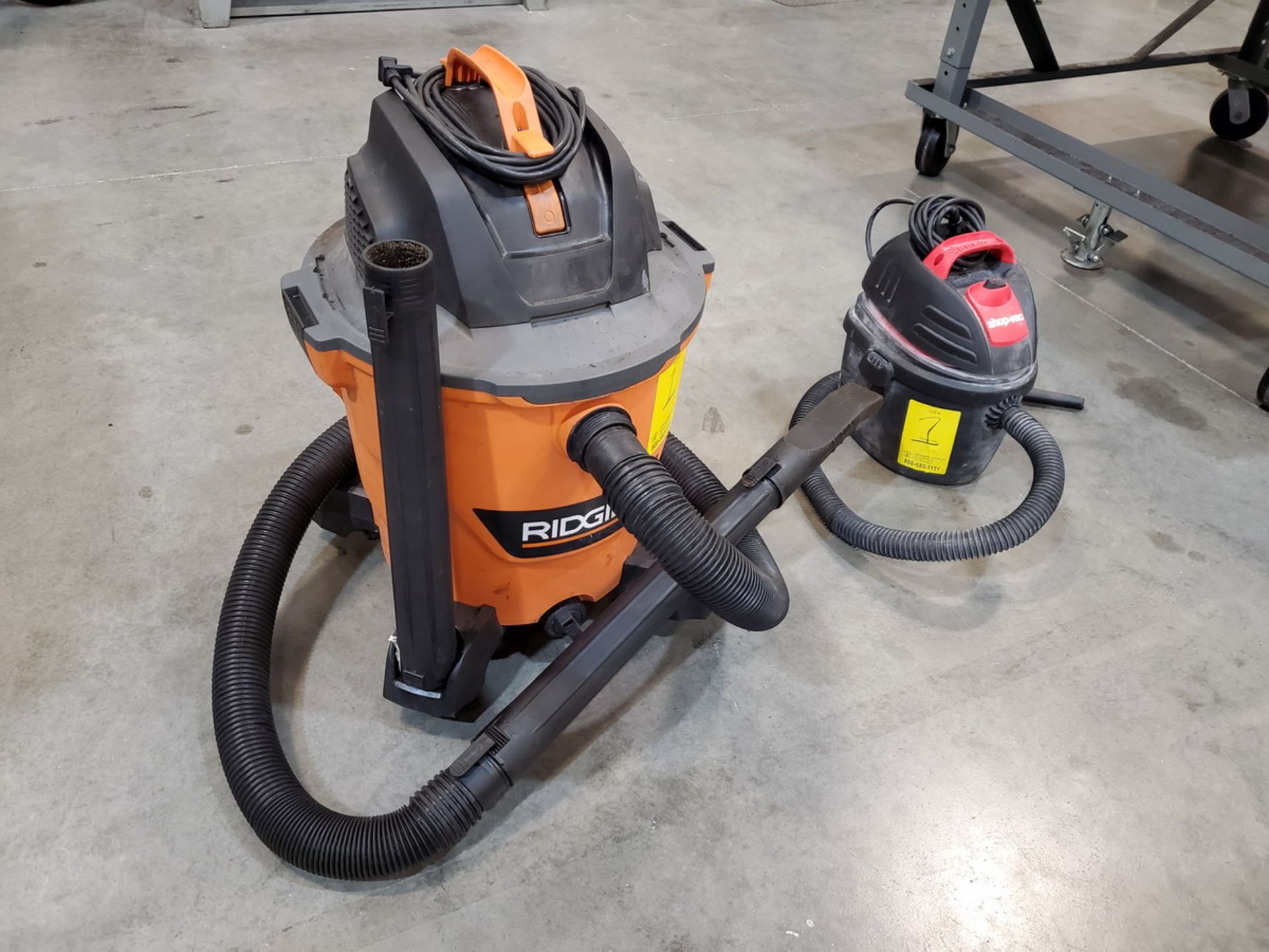 Ridgid Wet/ Dry Vac 5HP, 9A, 60HZ; W/ (1) Shop Vac, 2.5HP, 2.5gal, 9.4L - Image 2 of 3