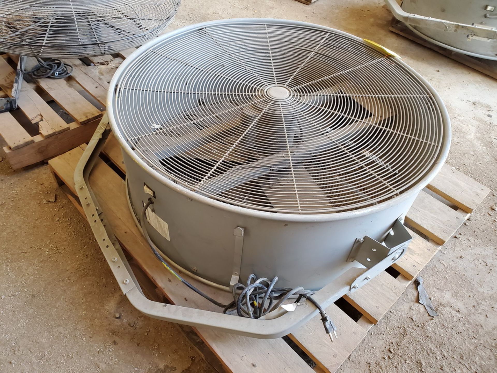 36" Bay Fan - Image 3 of 4