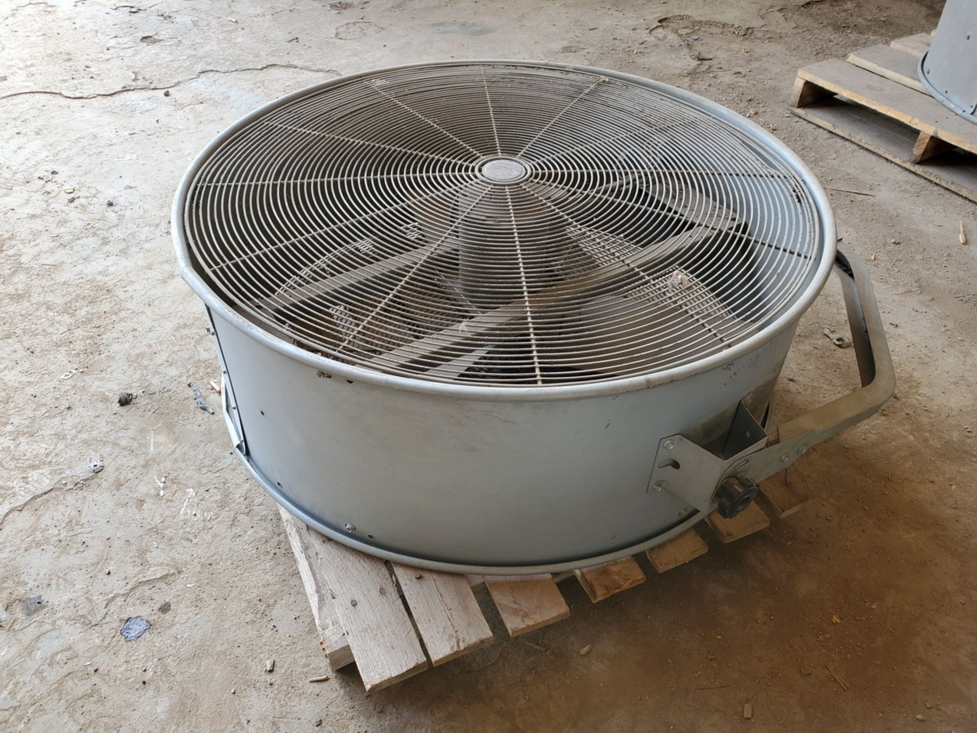 36" Bay Fan - Image 2 of 4