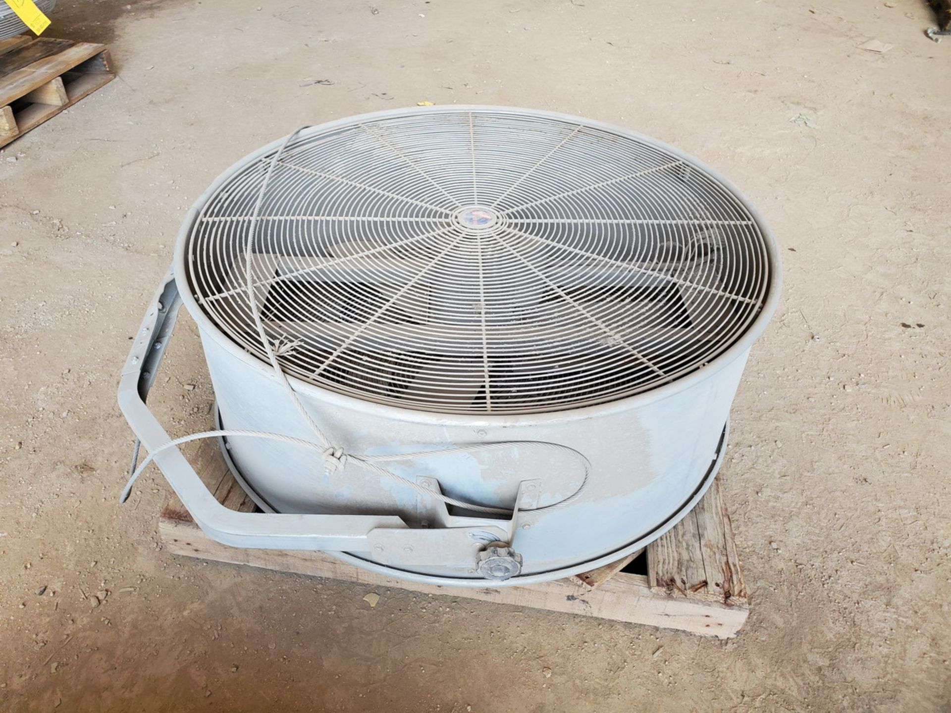 36" Bay Fan - Image 3 of 4