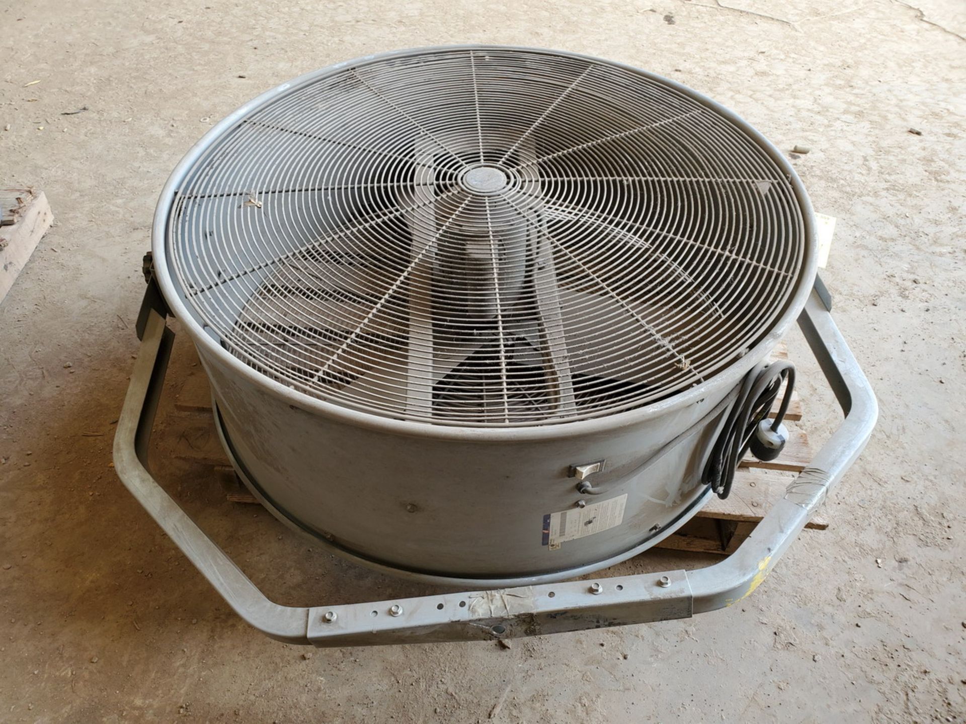 36" Bay Fan - Image 3 of 4