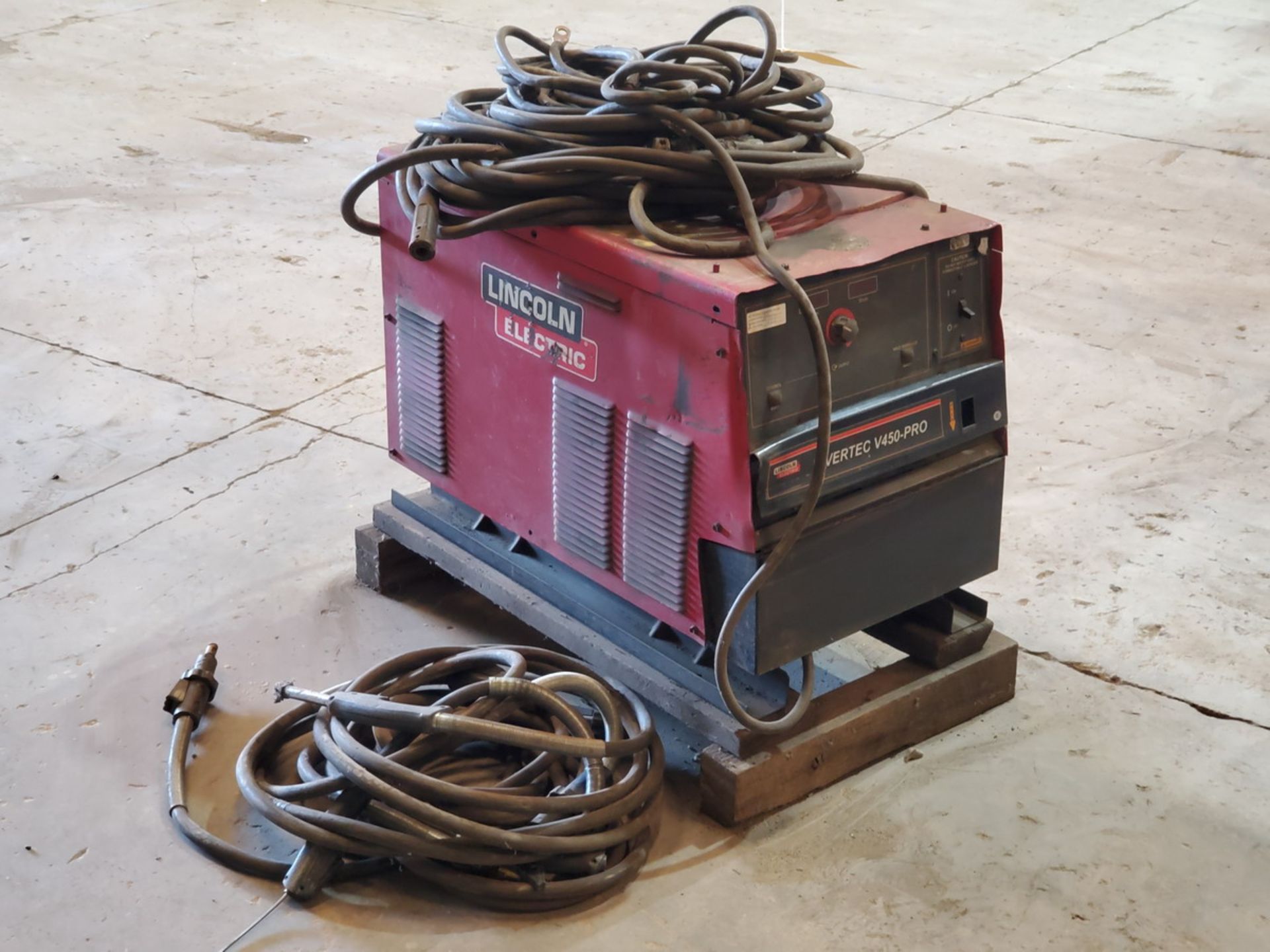 LE Invertec V450-Pro Multi-Processing Welder 208/230/460/575V, 50/60HZ, 3PH, 570A; W/ DH-10 Wire