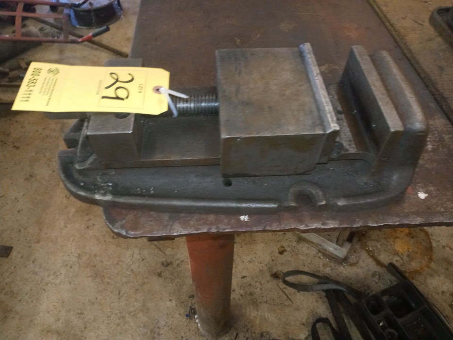 5 1/2 IN MACHINE VISE - Image 2 of 2