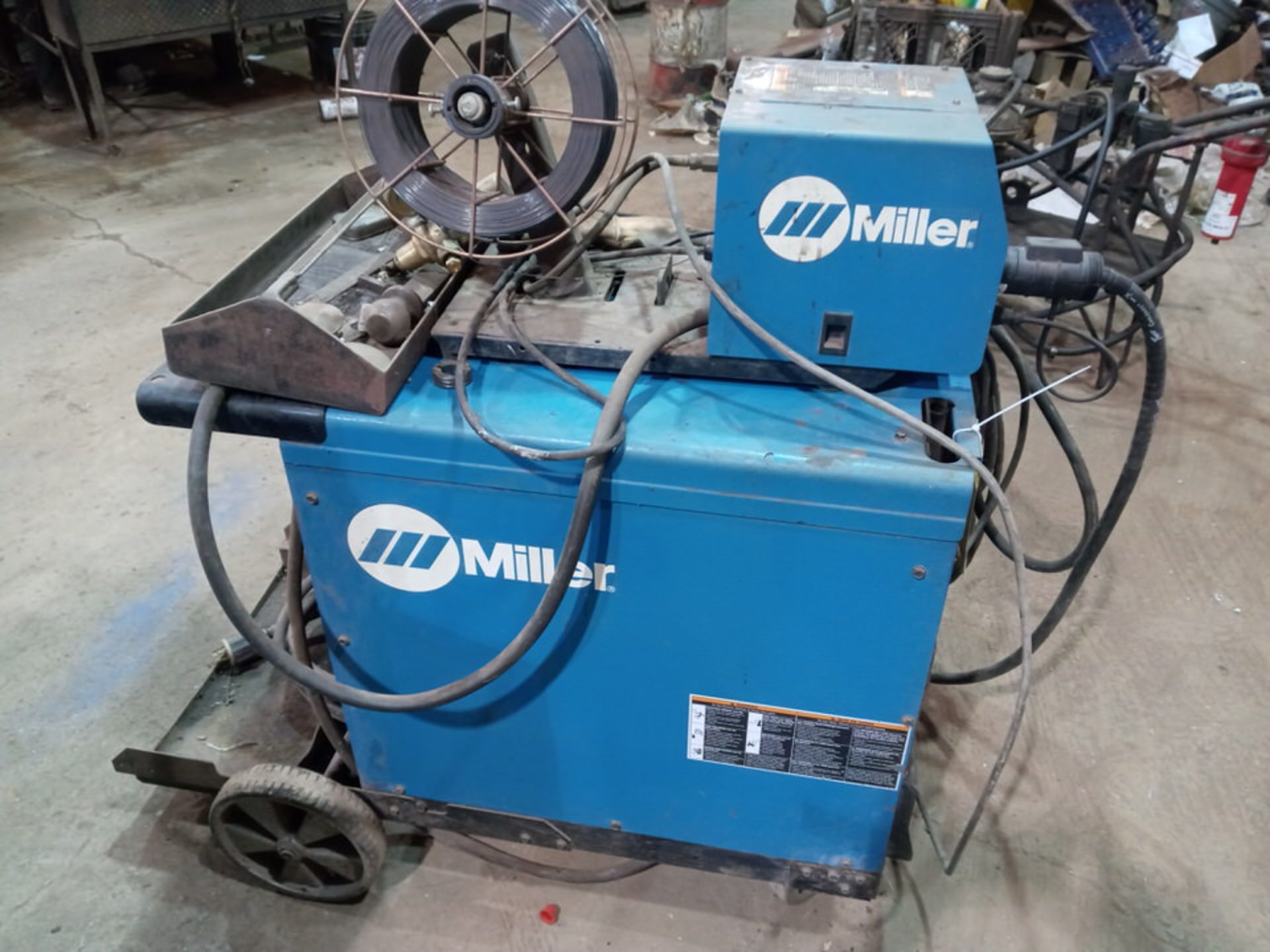 CP-302 MILLER WELDER WITH 22A WIRE FEED