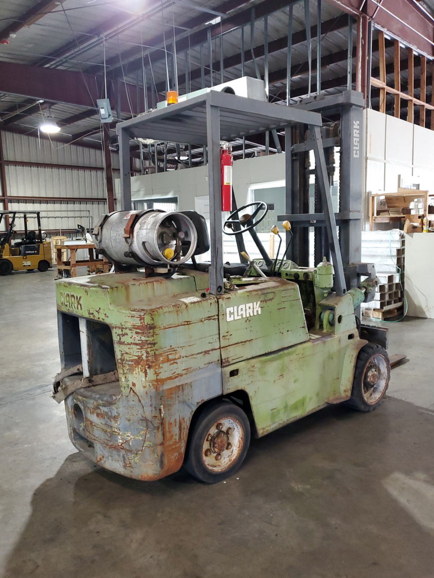 Clark C500-S80 LP Forklift 5,800Cap., 1,410hrs, 42" Forks, Single-Stage Mast, 147" Lift Height - Image 3 of 11
