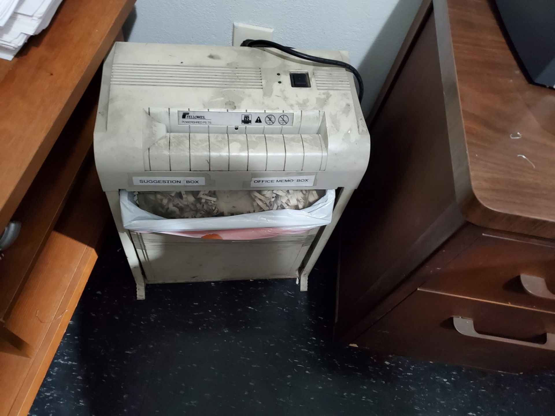 Contents Of Room (1) L-Shape Desk 5-Drawer Desk, (1) Book Shelf, (1) HP Laserjet 3050 Printer, (1) - Image 7 of 9