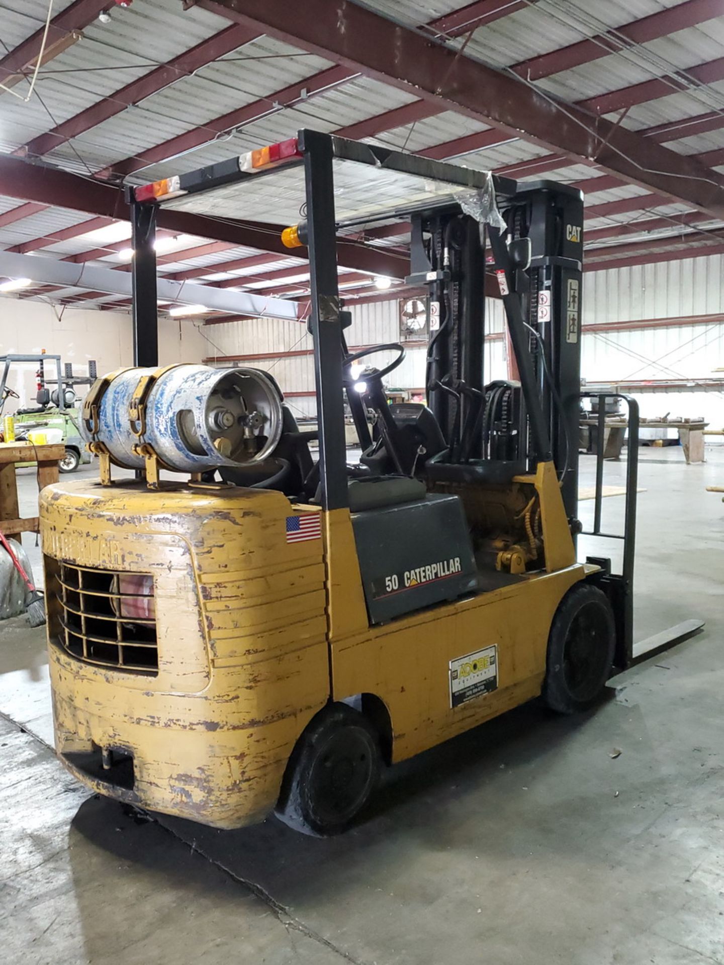 CAT GC25 LP Forklift 4,350Cap., 3-Stage Mast, 42" Forks, 5,374hrs, 190" Lift Height - Image 3 of 11