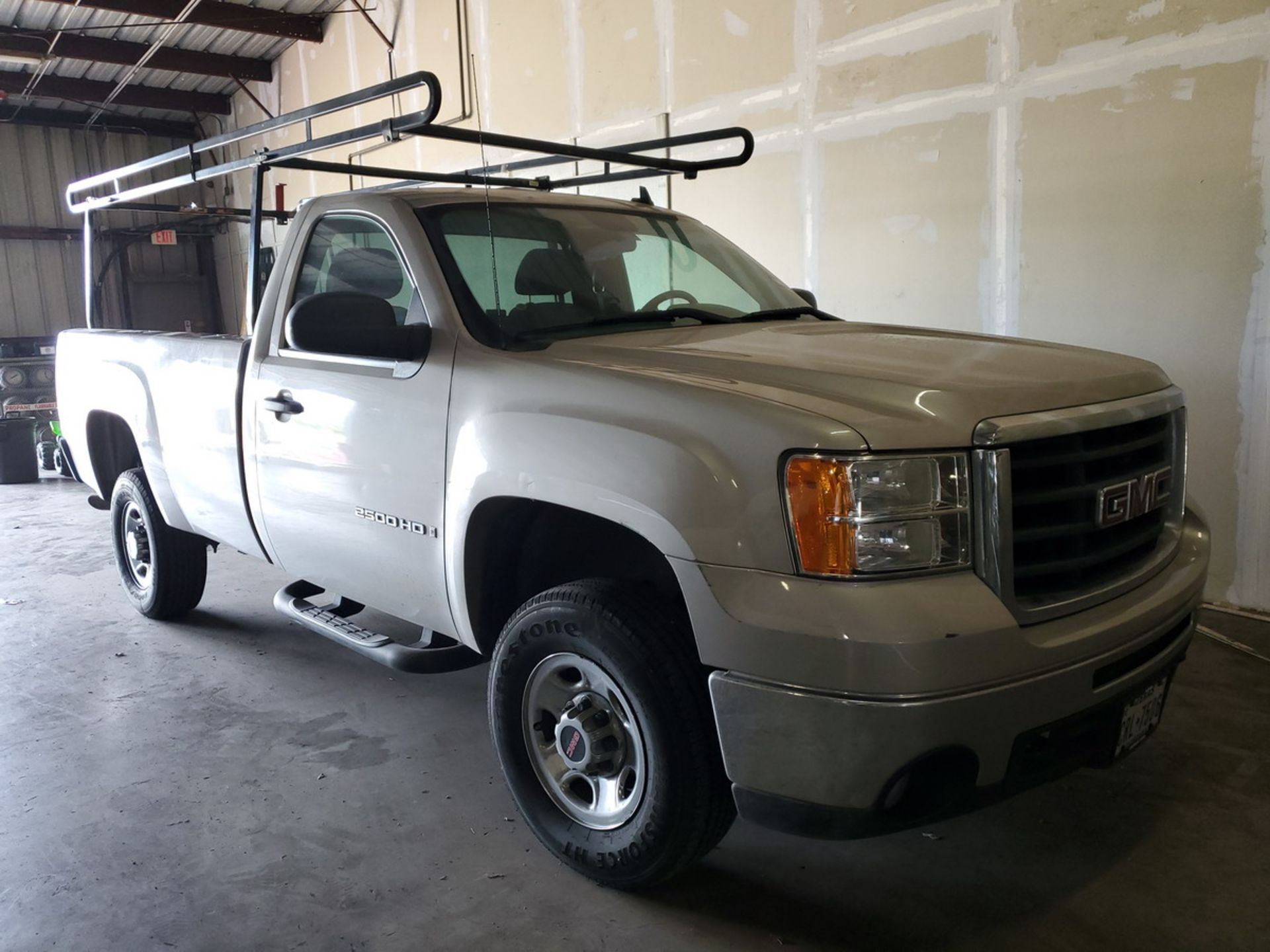 2007 GMC 2500 HD Truck Mileage: 56, 409; Vin: 1GTHC24K88E115493; 6.0 Engine; TX Plate: CRL-7506 - Image 2 of 15