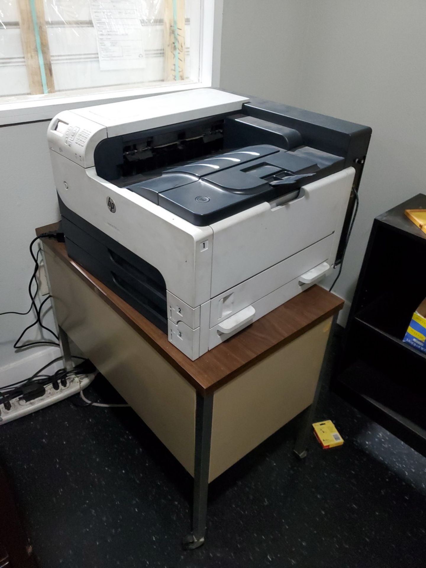 Contents Of Room (1) L-Shape Desk 5-Drawer Desk, (1) Book Shelf, (1) HP Laserjet 3050 Printer, (1) - Image 4 of 9