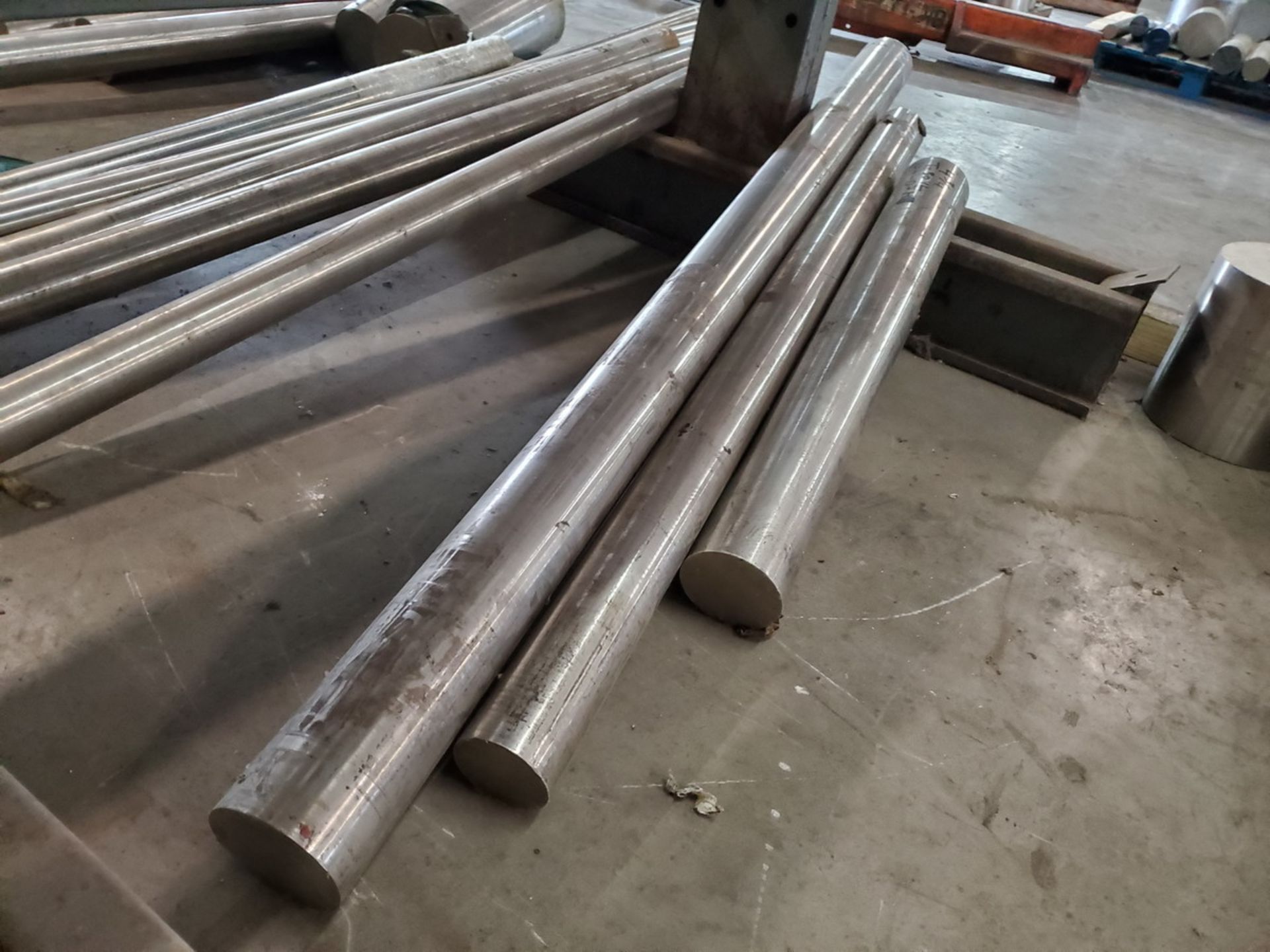 Raw Matl. (35 Pcs) Grade: 304L, Size Range O.D: 3/4" - 13"; Length Range: 30" - 150" - Image 11 of 20