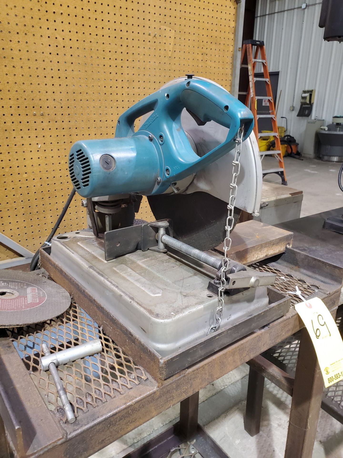 Makita 14" Cut-Off Saw 50/60HZ, 120V, 3800RPM; W/ Rolling Cart - Image 2 of 5