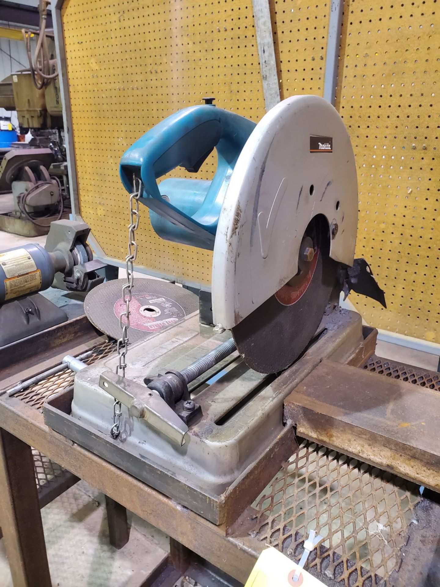 Makita 14" Cut-Off Saw 50/60HZ, 120V, 3800RPM; W/ Rolling Cart - Image 4 of 5