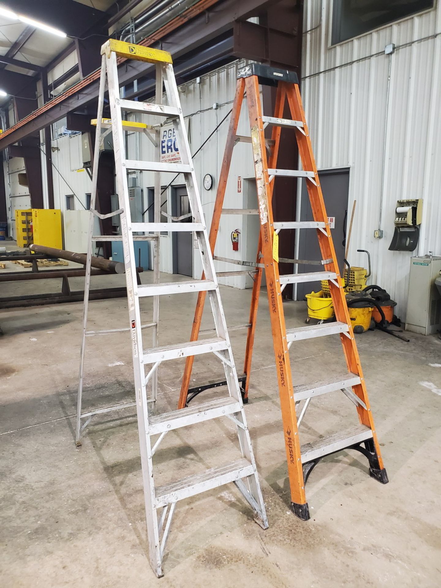 (2) 8' Ladders - Image 2 of 2