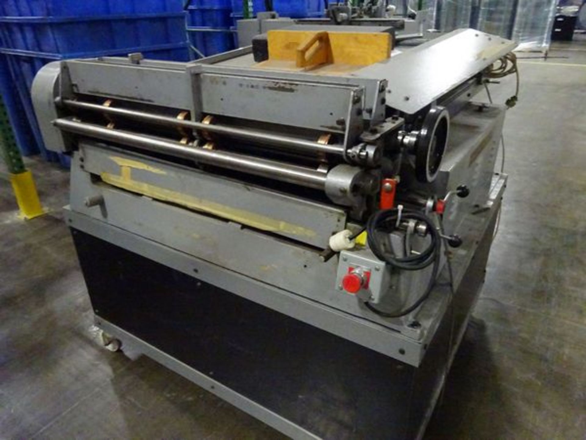 Rollem TRT42 pile fed perf - scorer, s/n TR192/31 w/ Autofeeds mobile vacuum stream feeder, s/n - Image 2 of 7