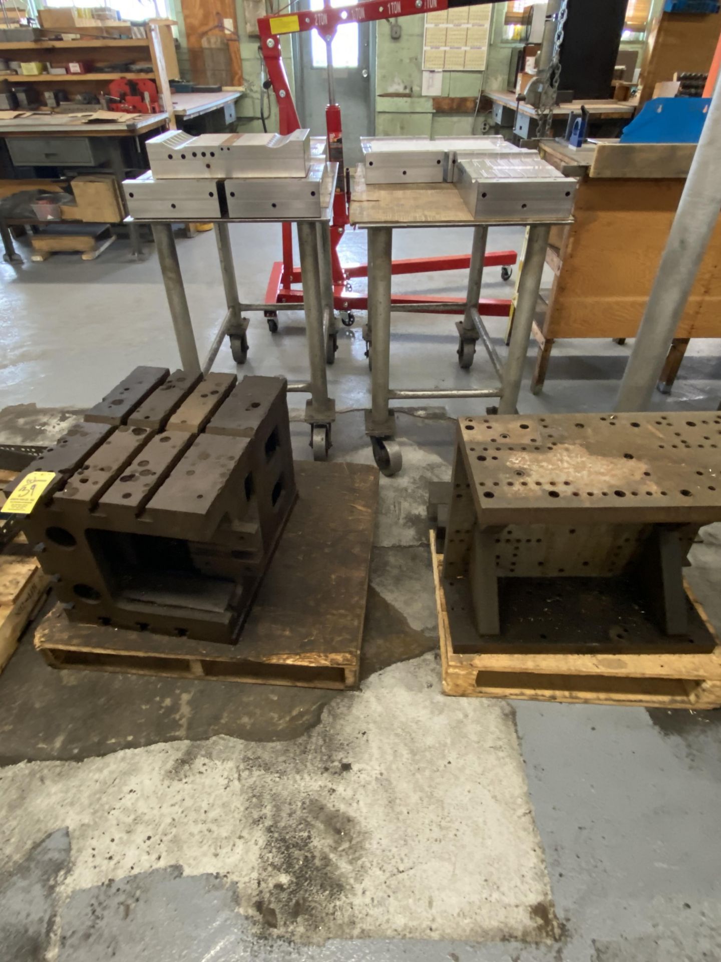 LOT Box Table & Fixture (RIG PRICE $5.00)