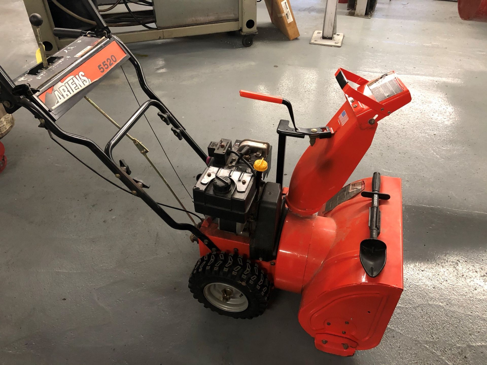 Ariens 5520 Snowblower, Electric start, Tecumseh Engine, Model 932140, s/n 017305 - Image 2 of 3