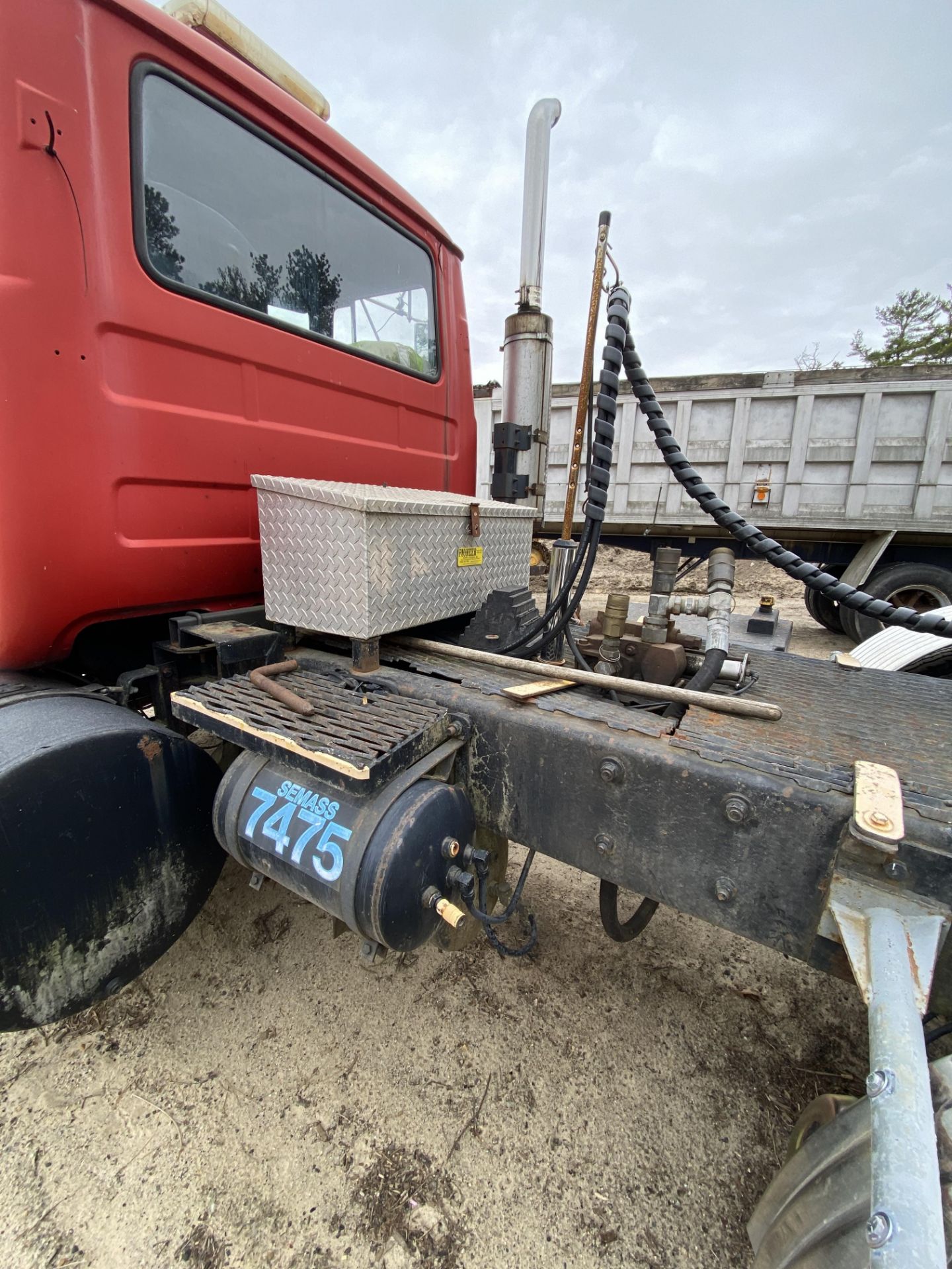 1986 Mack RD688SX Tandem Axle Tractor VIN 1M2P143Y8GA004351, Meter Reads 301,625 Miles, Day Cab, - Image 5 of 22